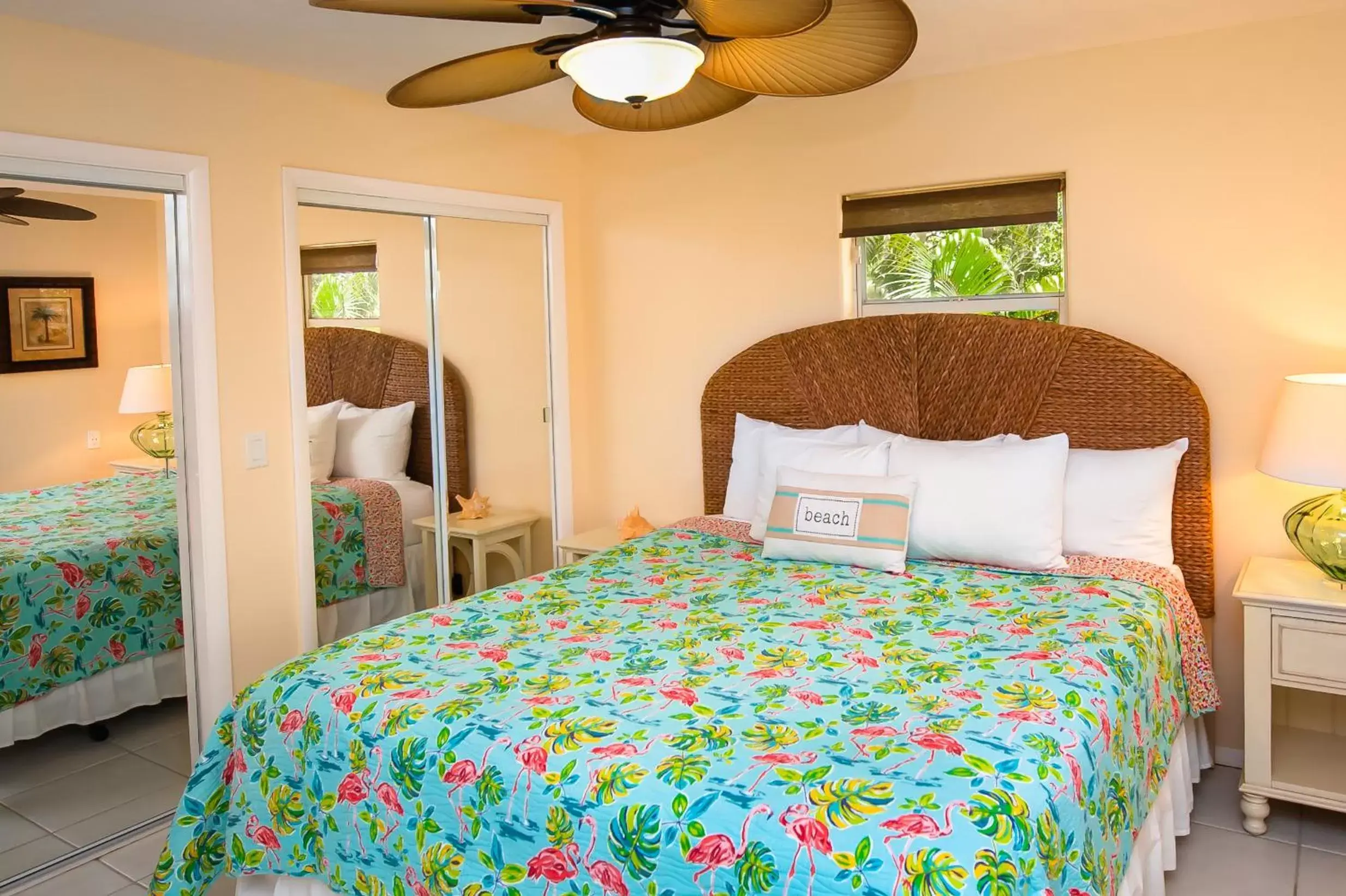 Bed in Cedar Cove Resort & Cottages