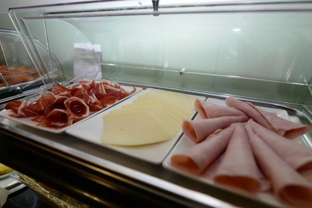 Buffet breakfast in Zenit Dos Infantas