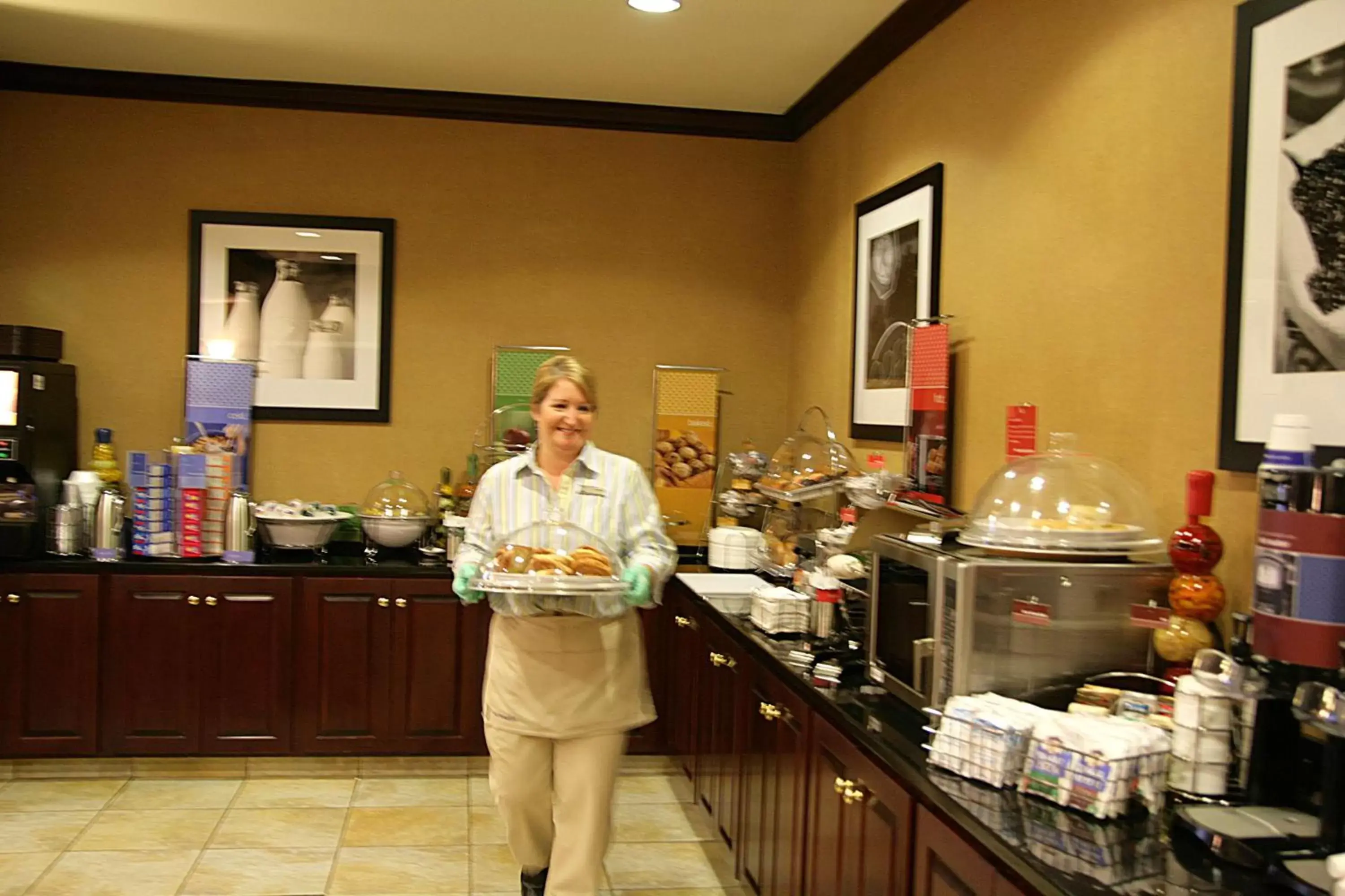 Dining area in Hampton Inn Stow