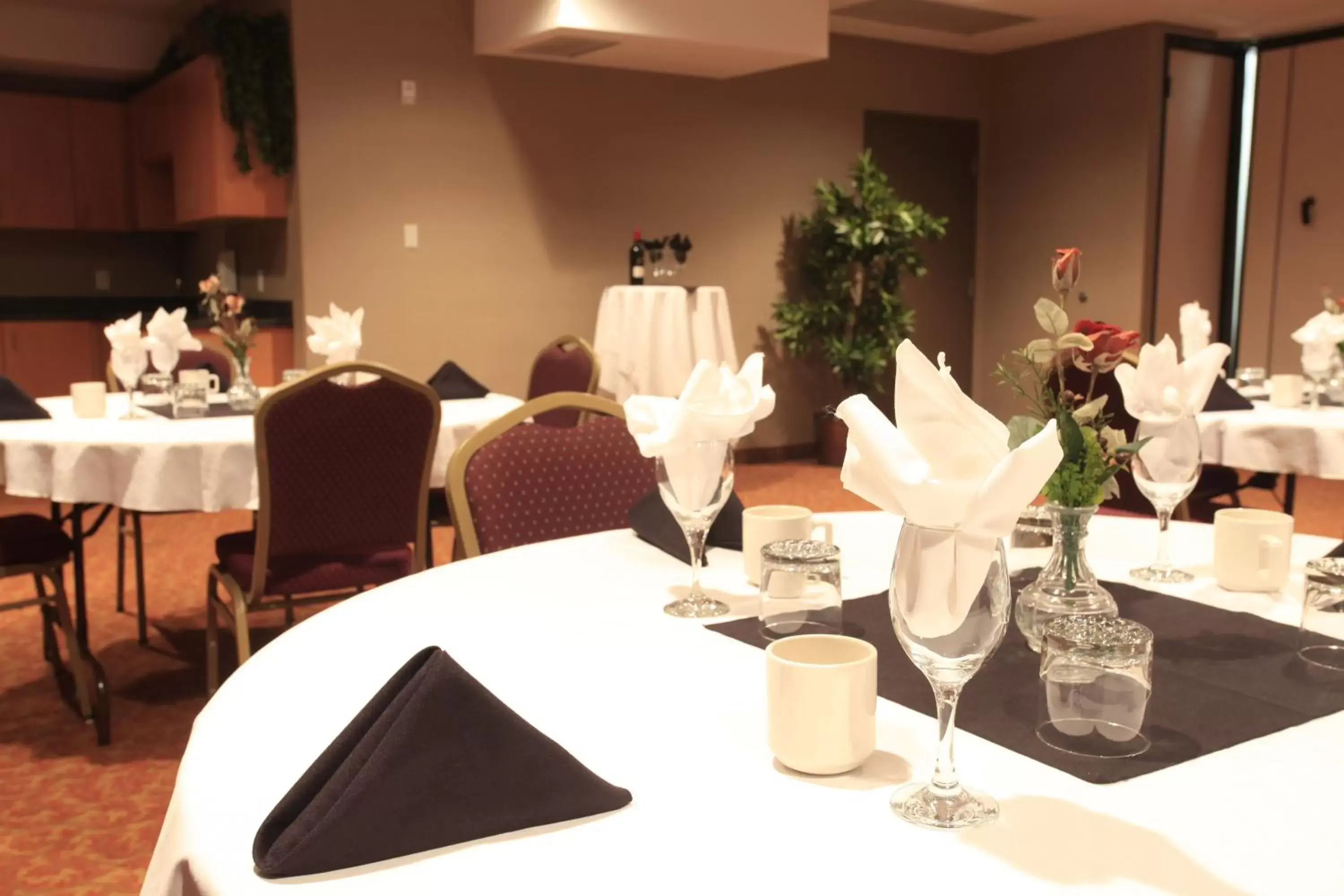 Banquet/Function facilities, Restaurant/Places to Eat in Coast Grimshaw Hotel & Suites