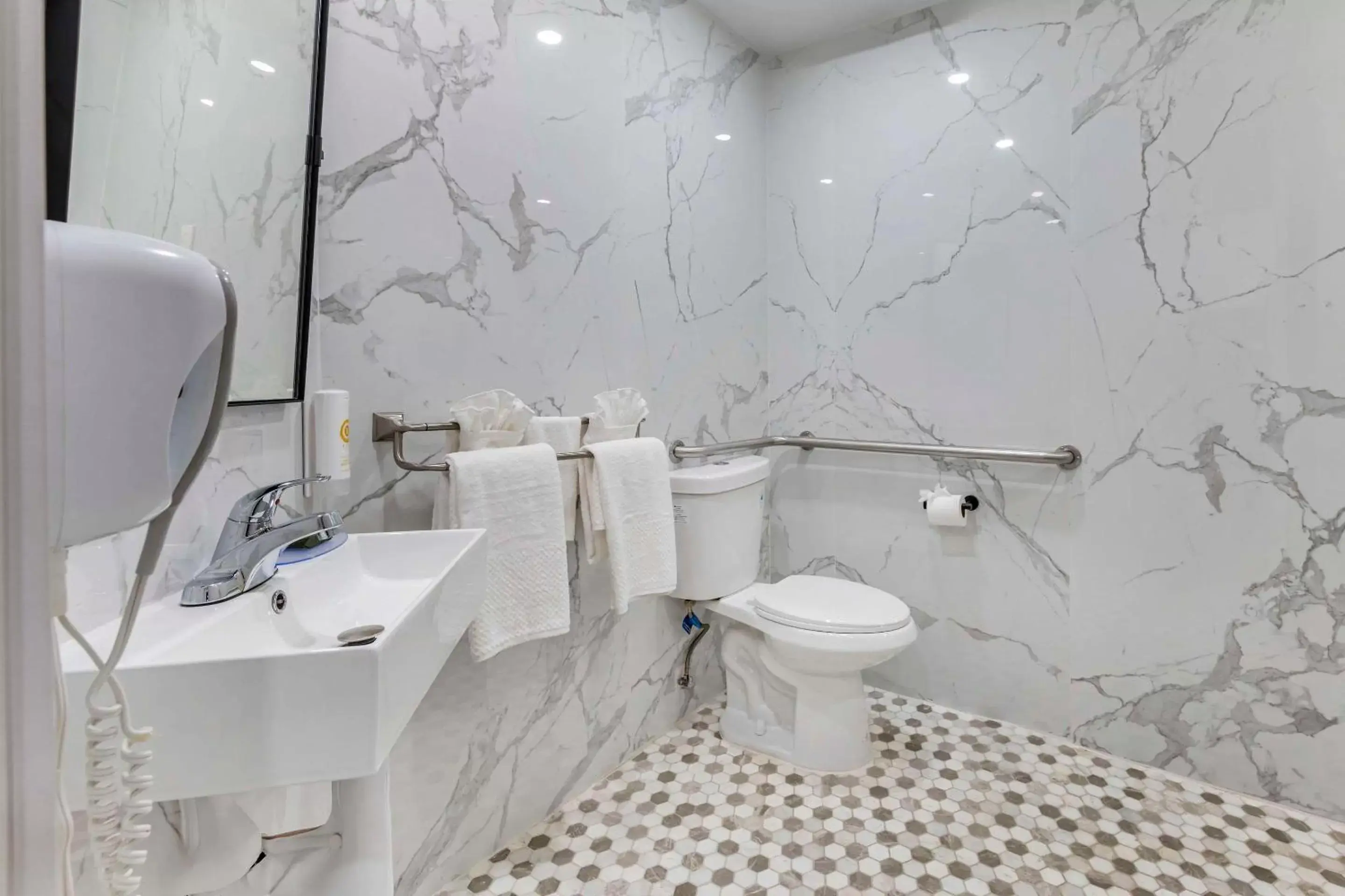 Bedroom, Bathroom in Quality Inn & Suites Irvine Spectrum