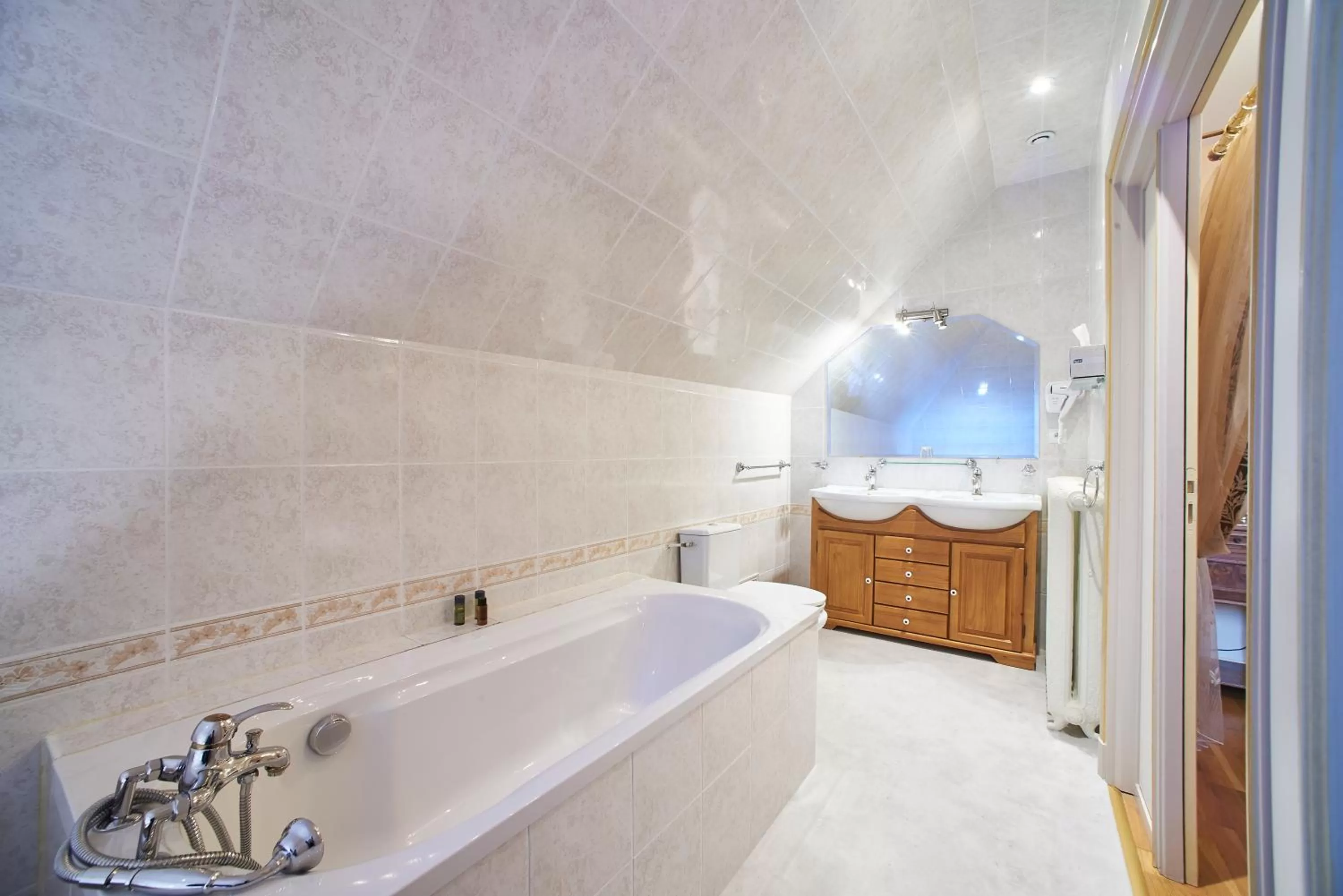 Bathroom in Château de la Richerie - proche Puy du Fou