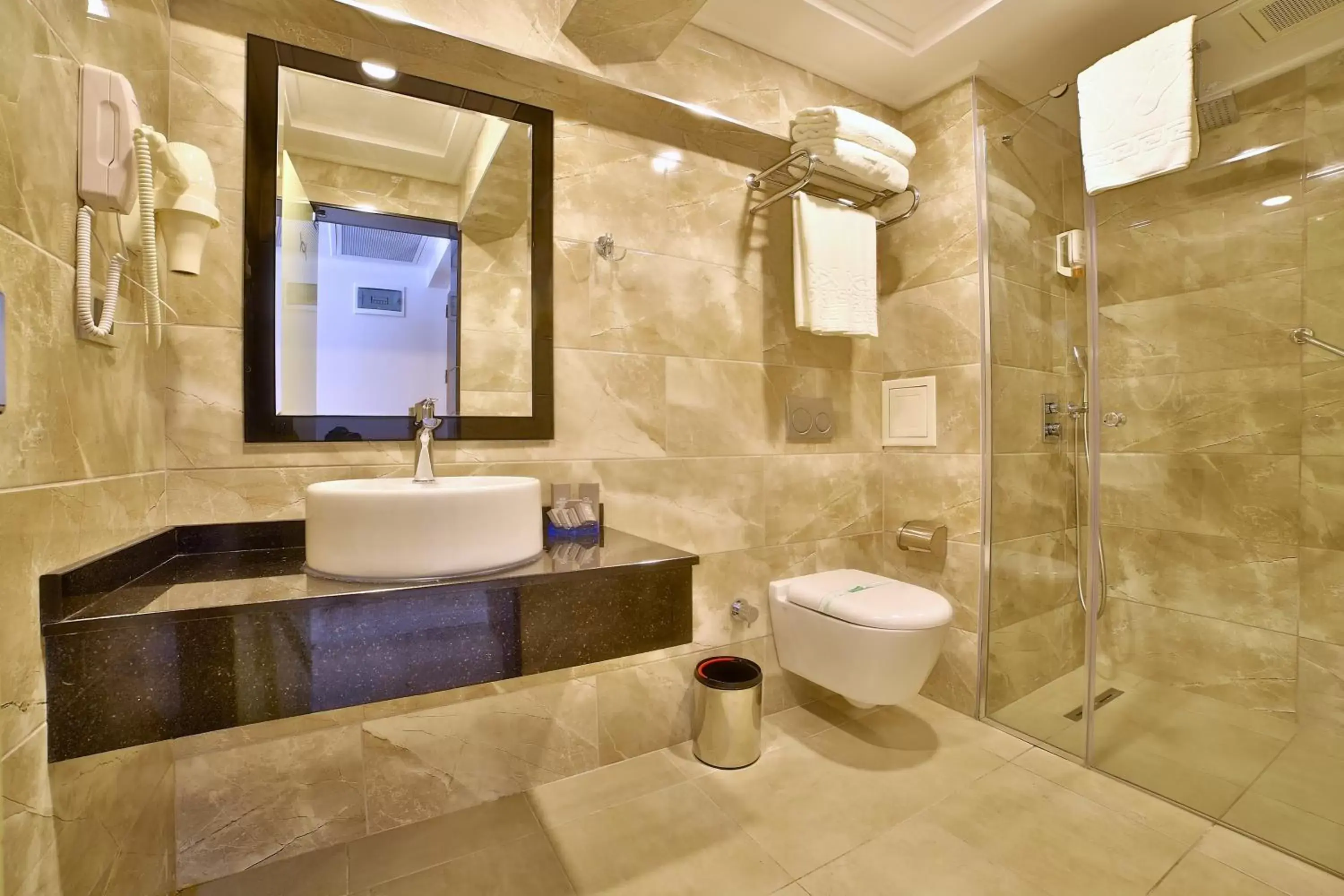 Shower, Bathroom in SORRISO HOTEL DUE