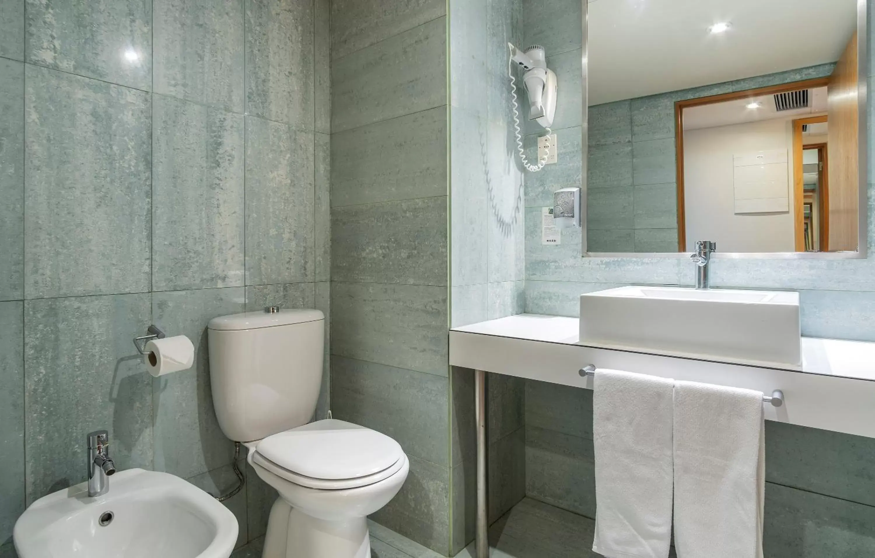 Bathroom in Hotel Comfort Inn Ponta Delgada