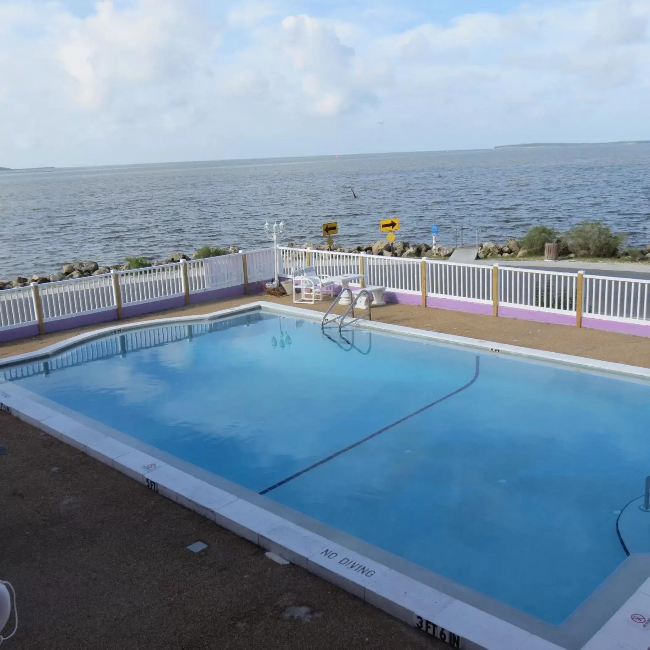 Pool view, Swimming Pool in Beach Front Motel Cedar Key