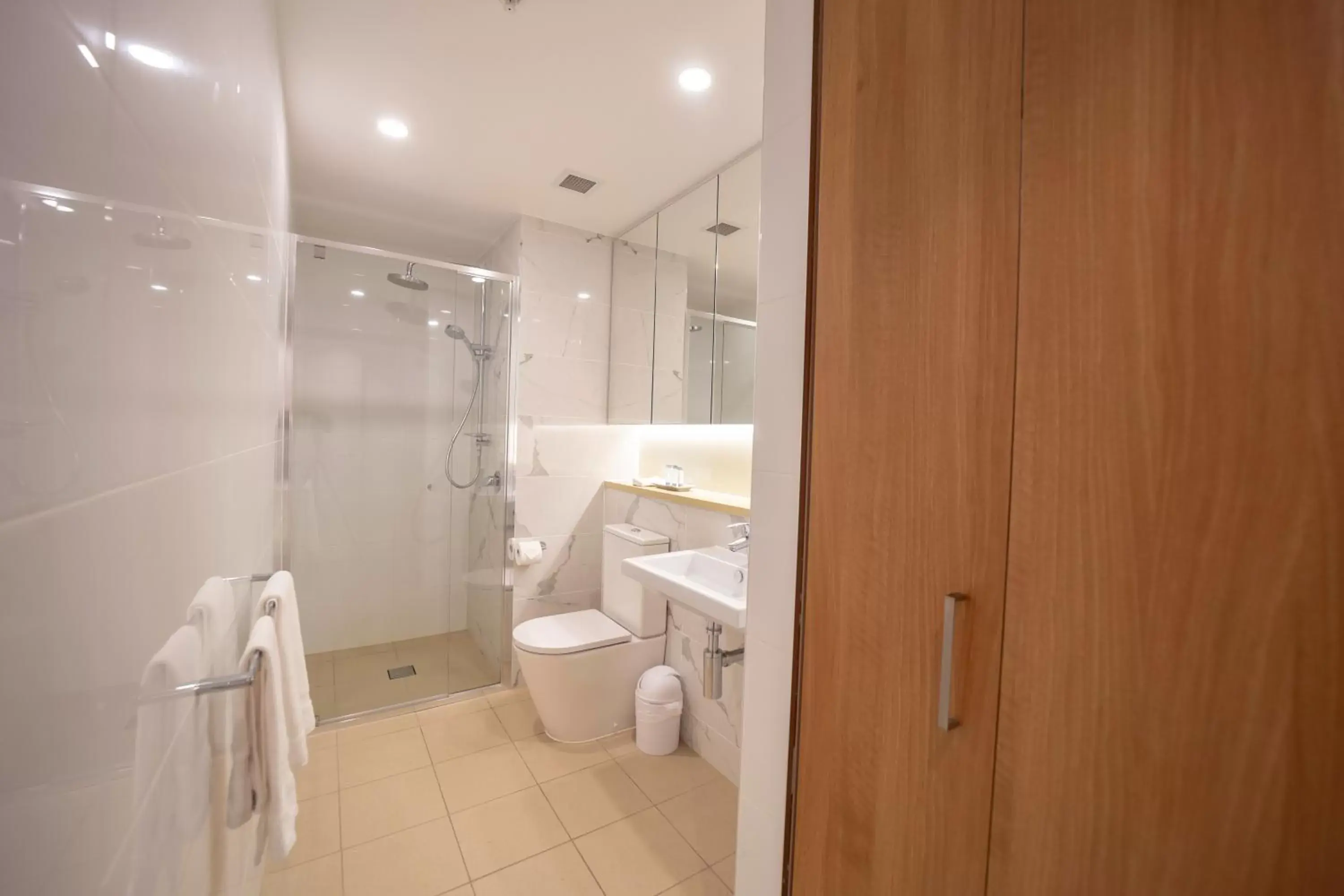 Shower, Bathroom in Brisbane Skytower by CLLIX