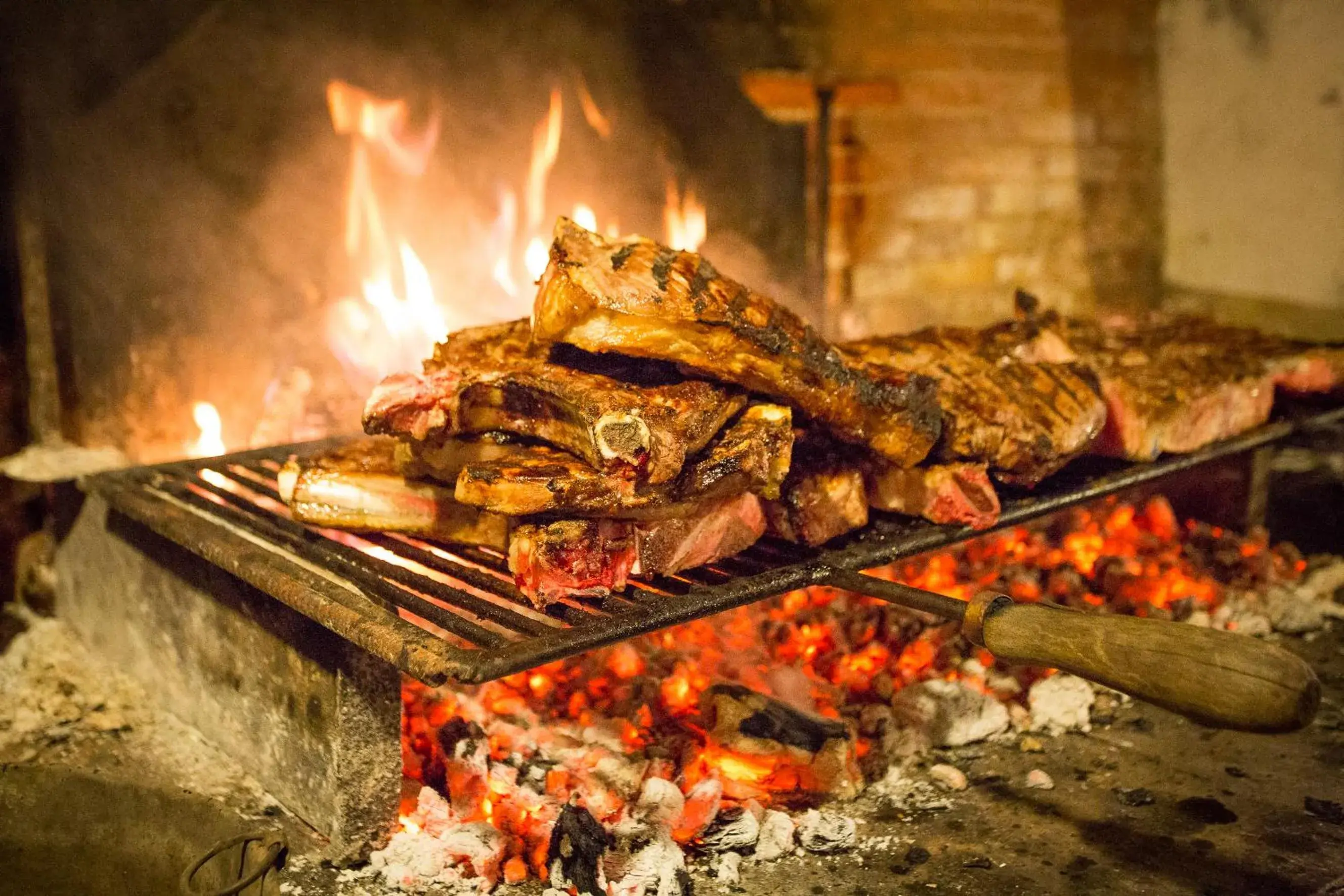 Food and drinks, BBQ Facilities in Hotel Villa Sermolli