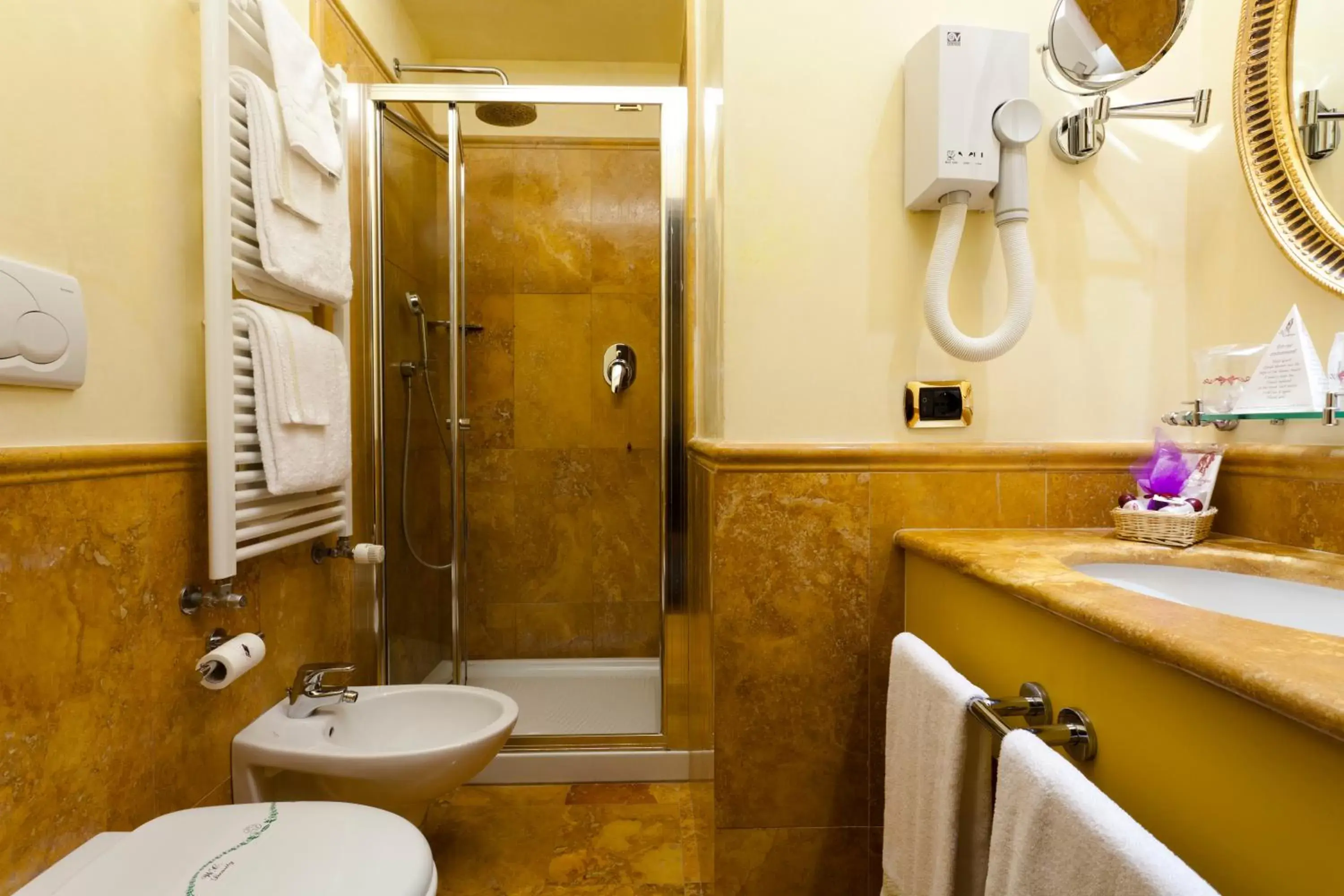 Bathroom in Hotel Al Codega Bathroom in Hotel Al Codega