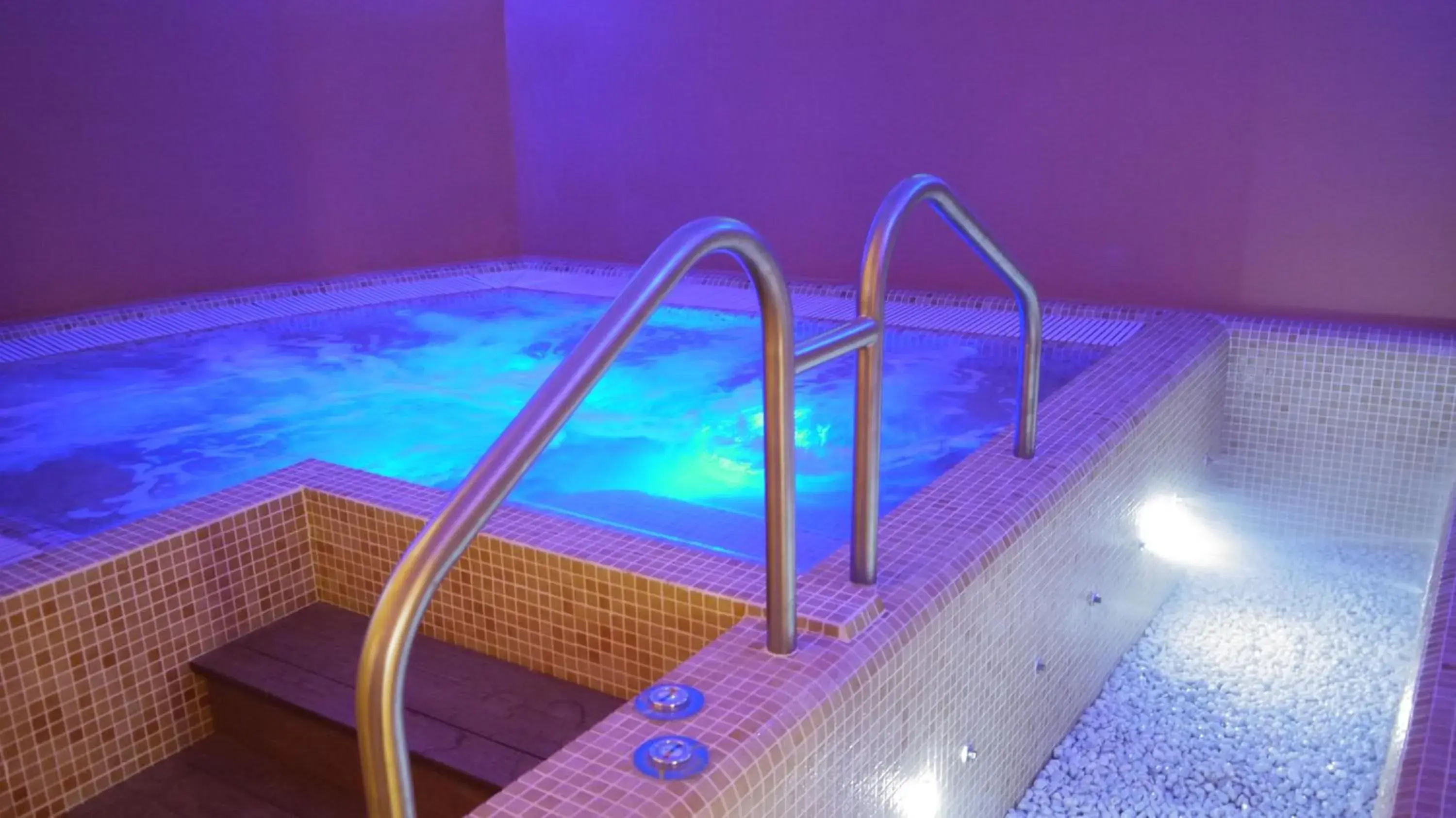 Spa and wellness centre/facilities, Swimming Pool in Hotel Portici - Romantik & Wellness