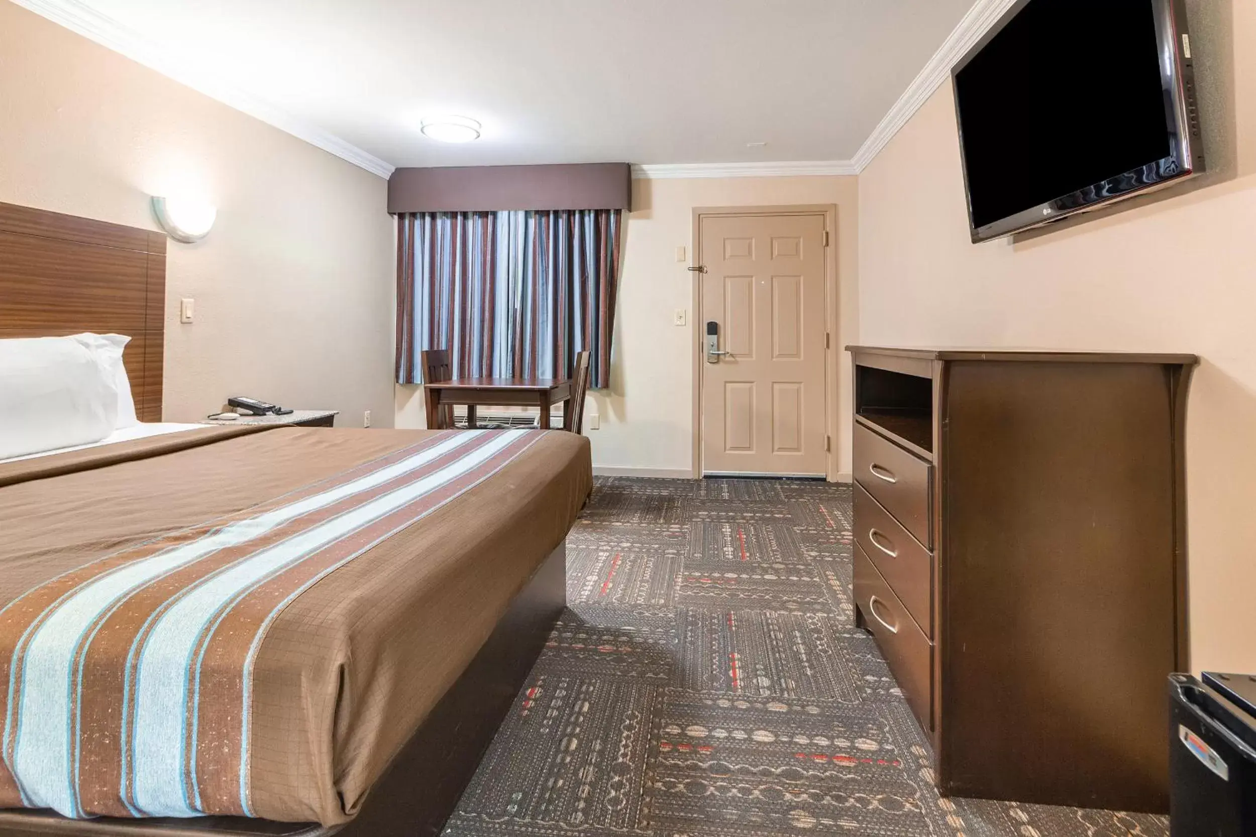 Bed in Americas Best Value Inn I-45 / Loop 610
