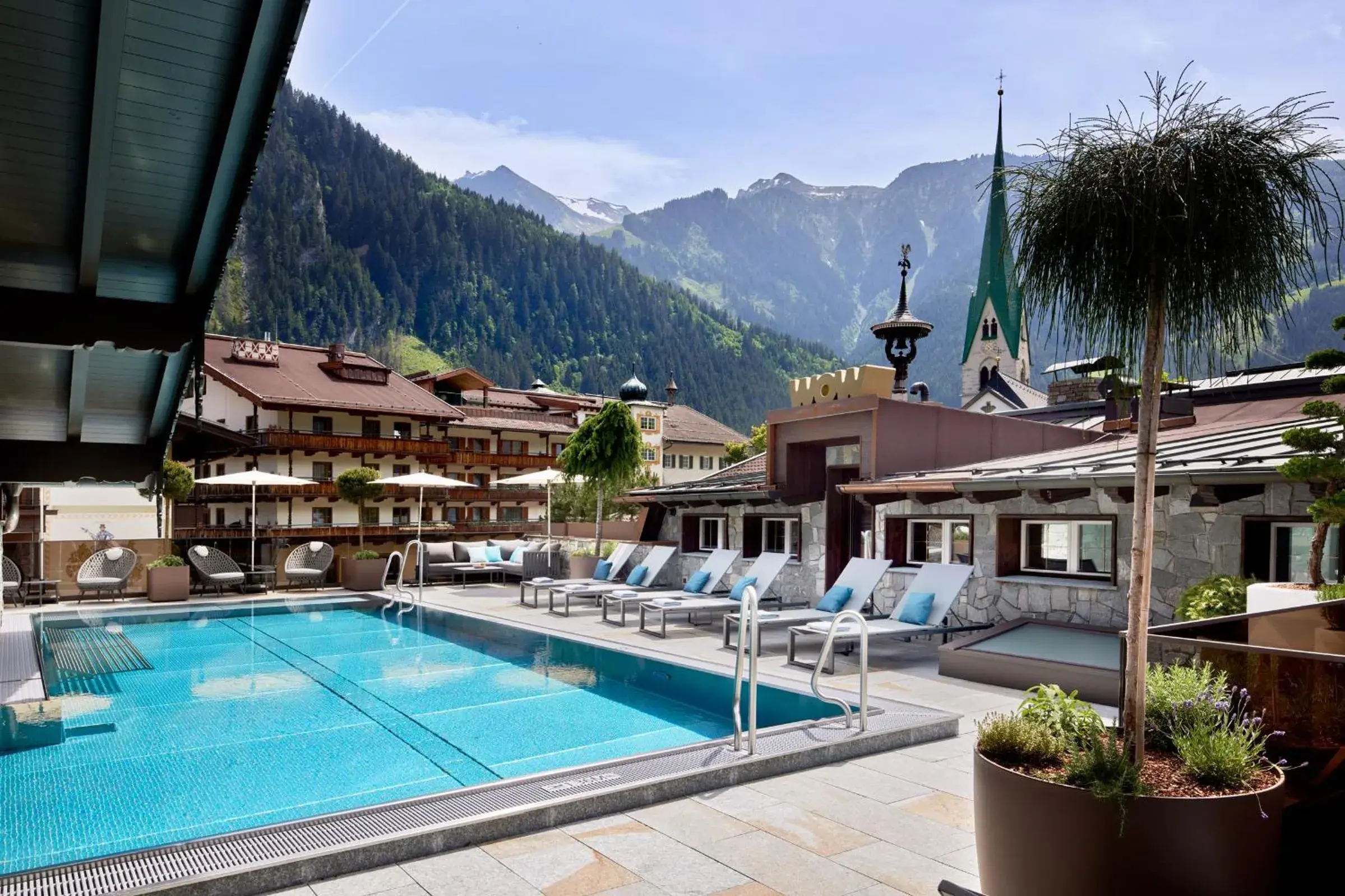 Balcony/Terrace, Swimming Pool in Hotel Neue Post