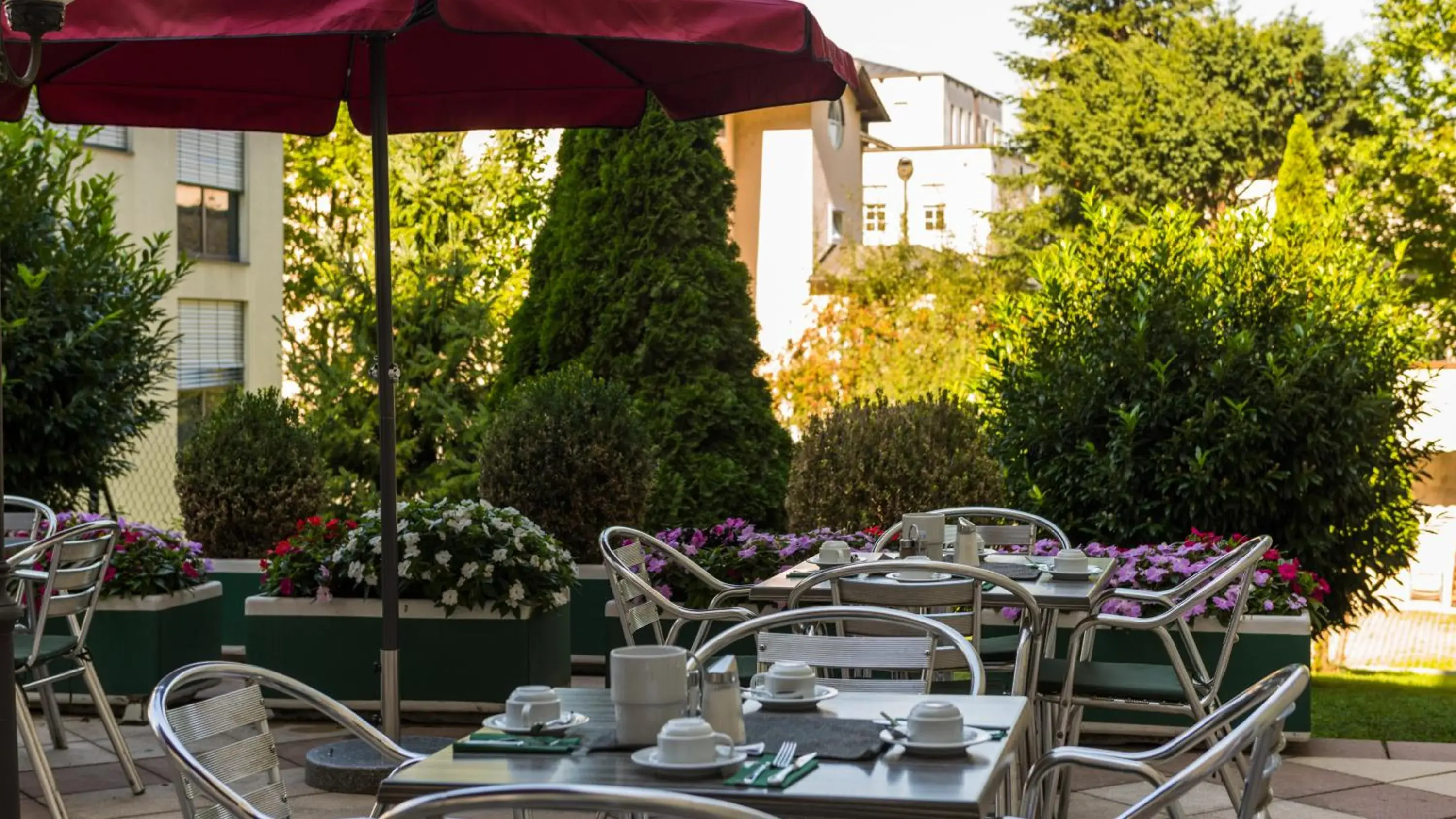Patio, Restaurant/Places to Eat in Goldenes Theater Hotel Salzburg