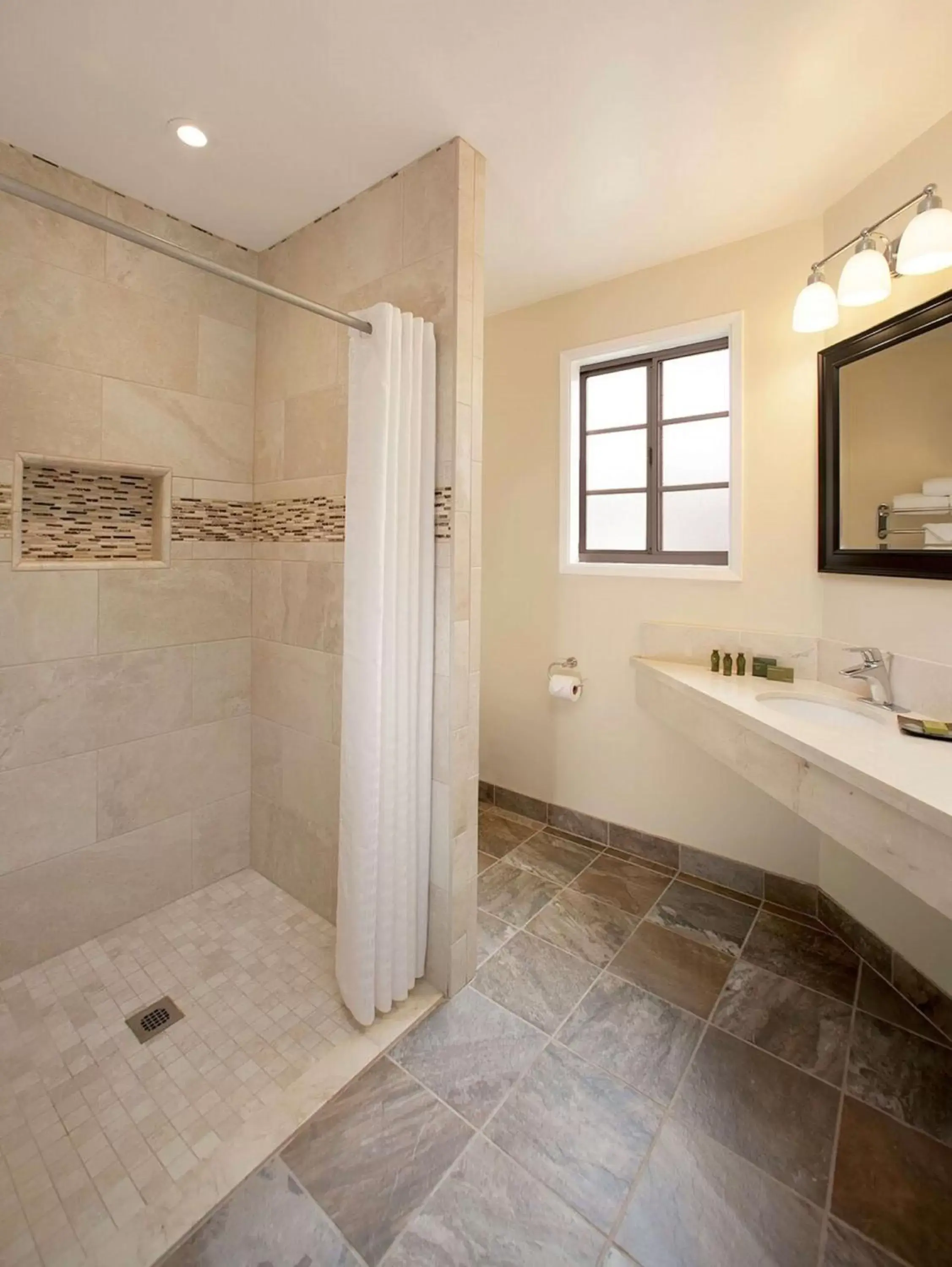 Photo of the whole room, Bathroom in Best Western Plus Santa Barbara