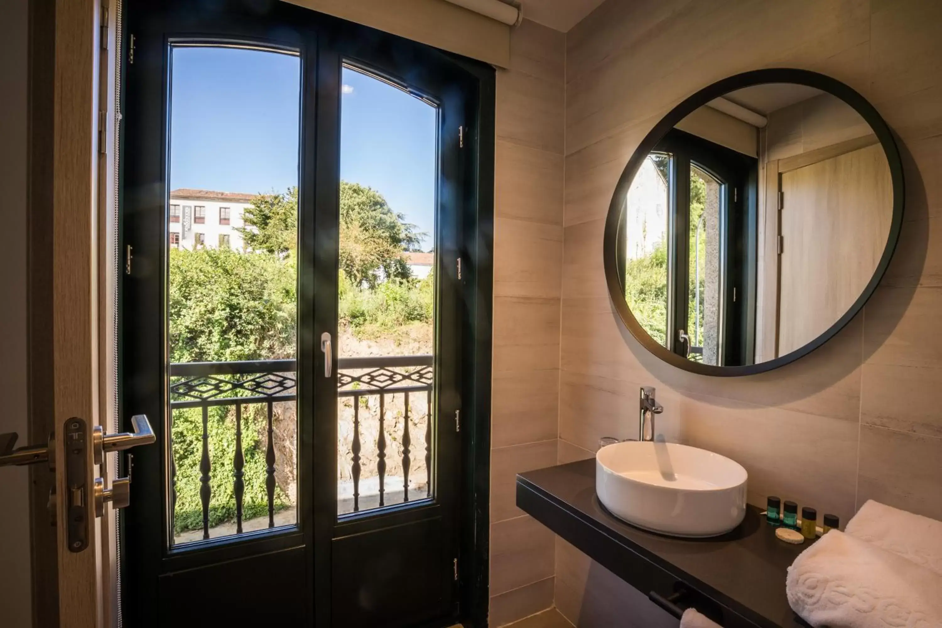 Bathroom in Pombal Rooms Santiago