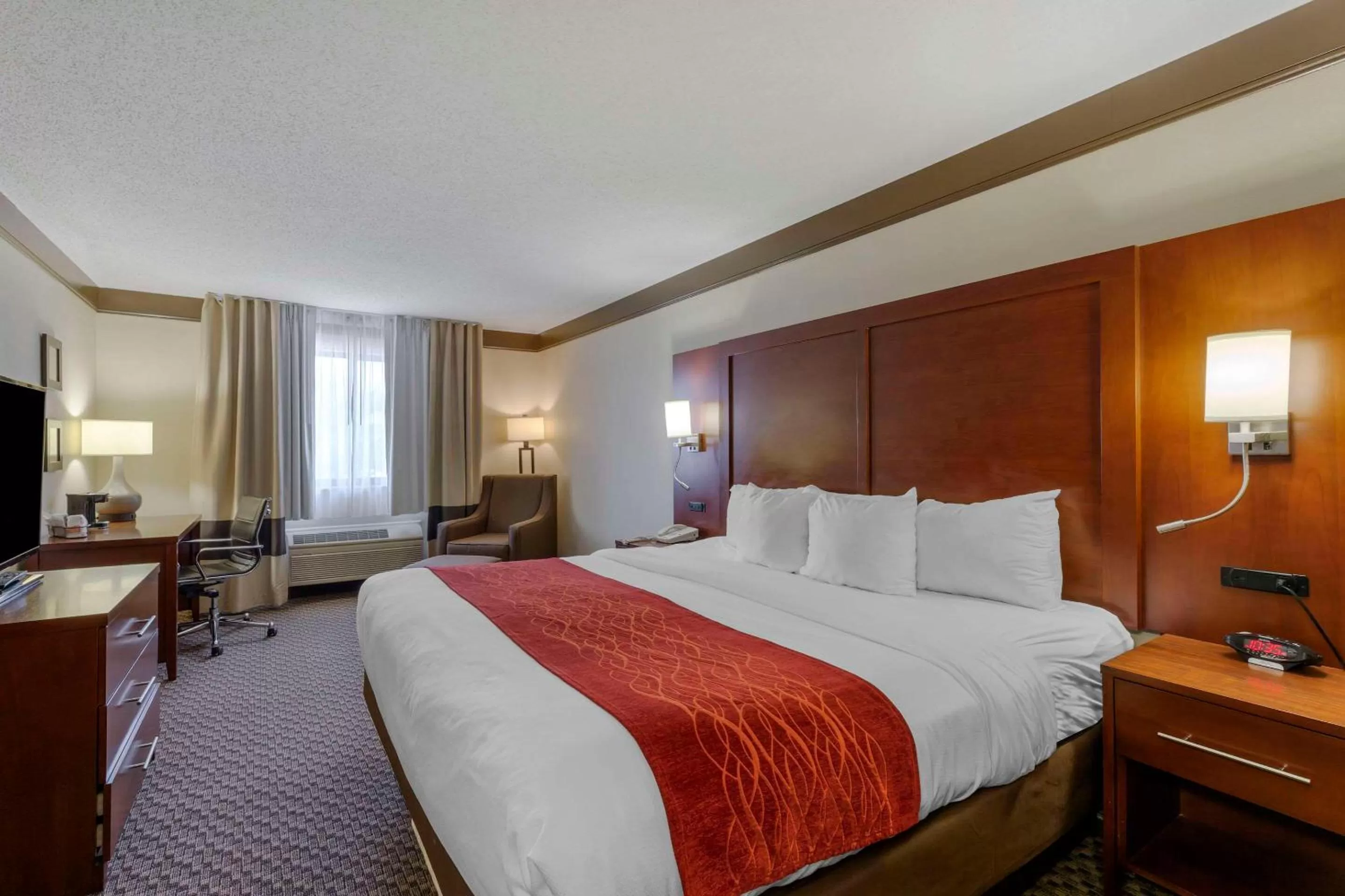 Bedroom, Bed in Comfort Inn Mount Vernon Downtown