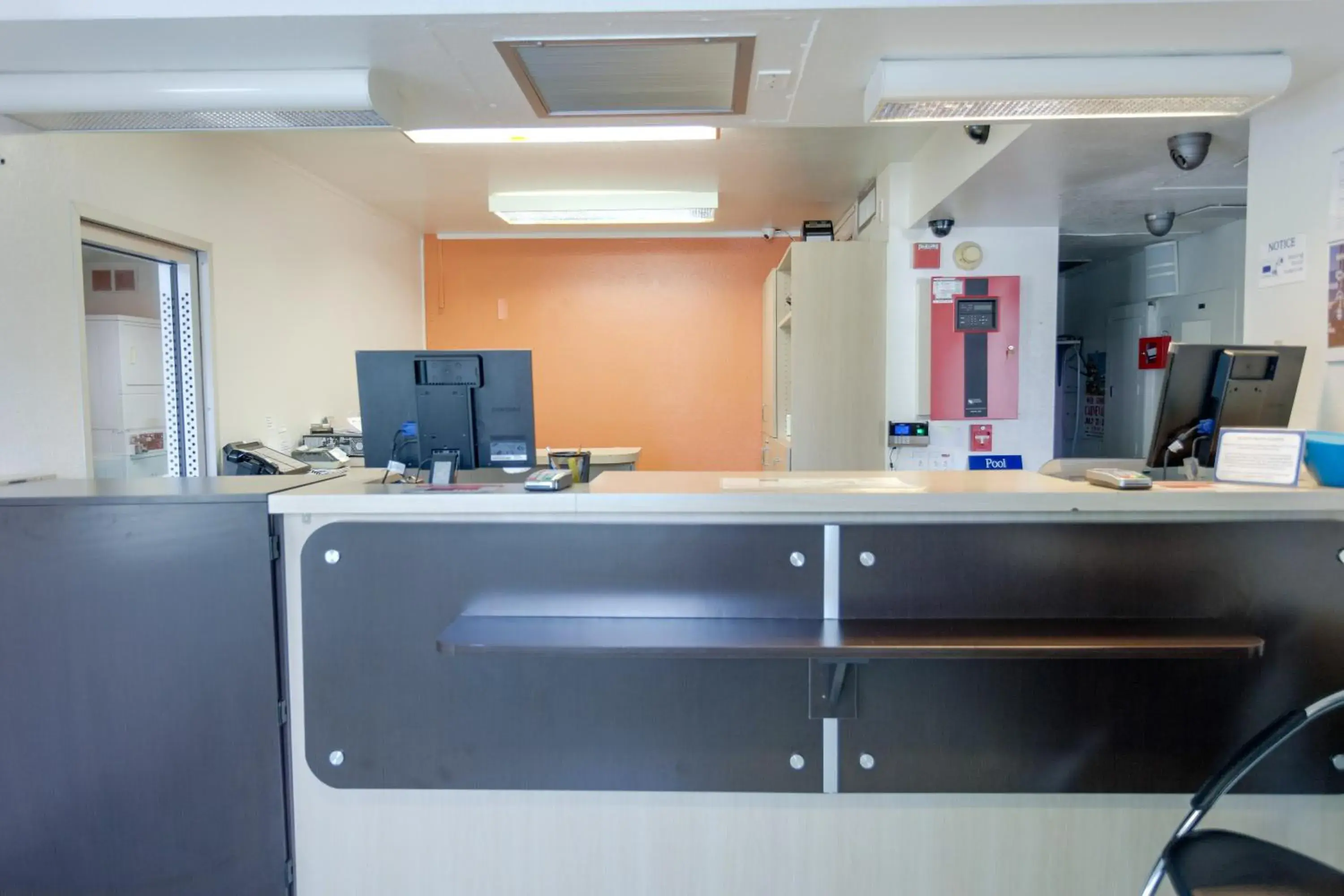 Lobby or reception in Motel 6 Weed - Mount Shasta Lobby or reception in Motel 6 Weed - Mount Shasta