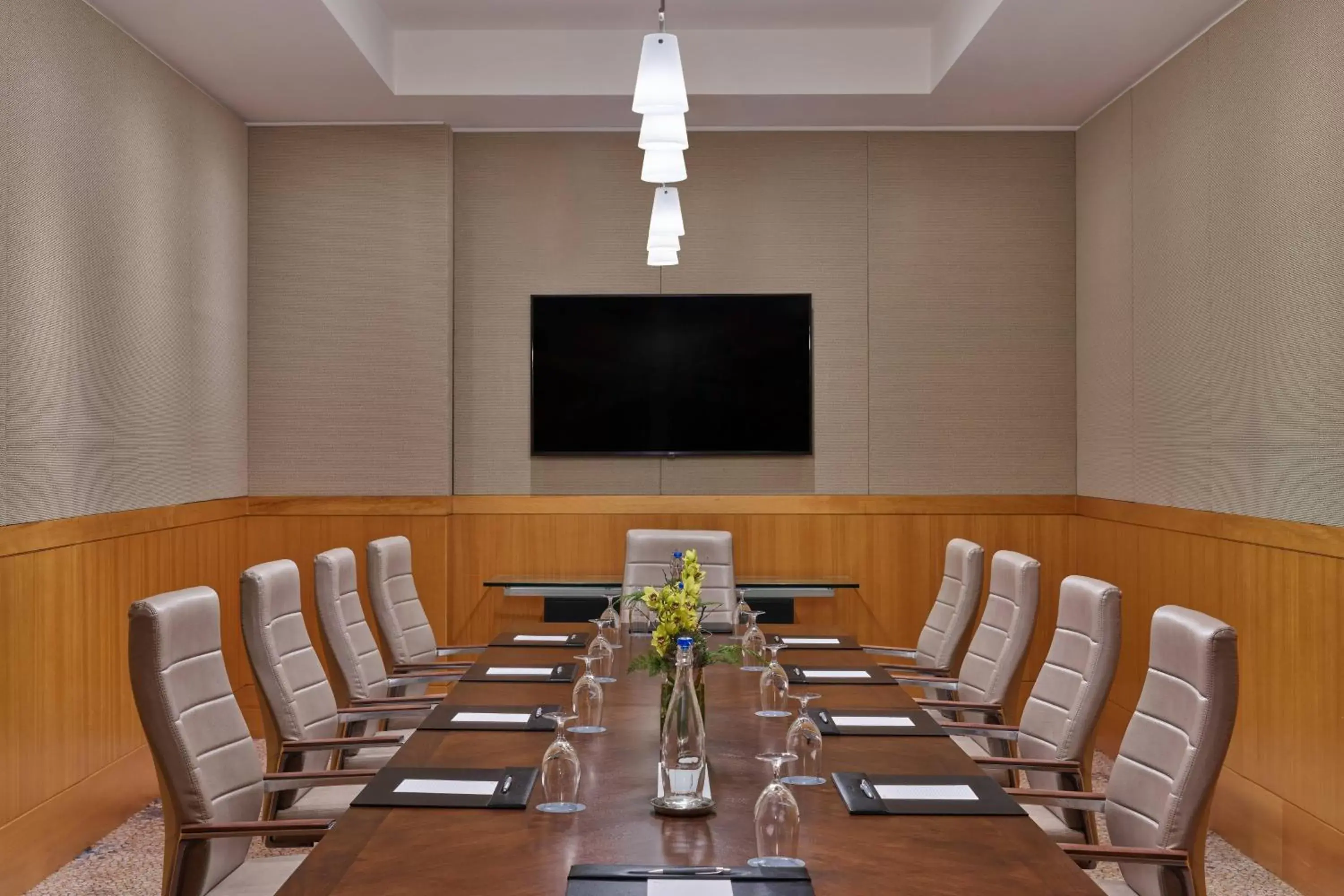 Meeting/conference room in The Westin Detroit Metropolitan Airport