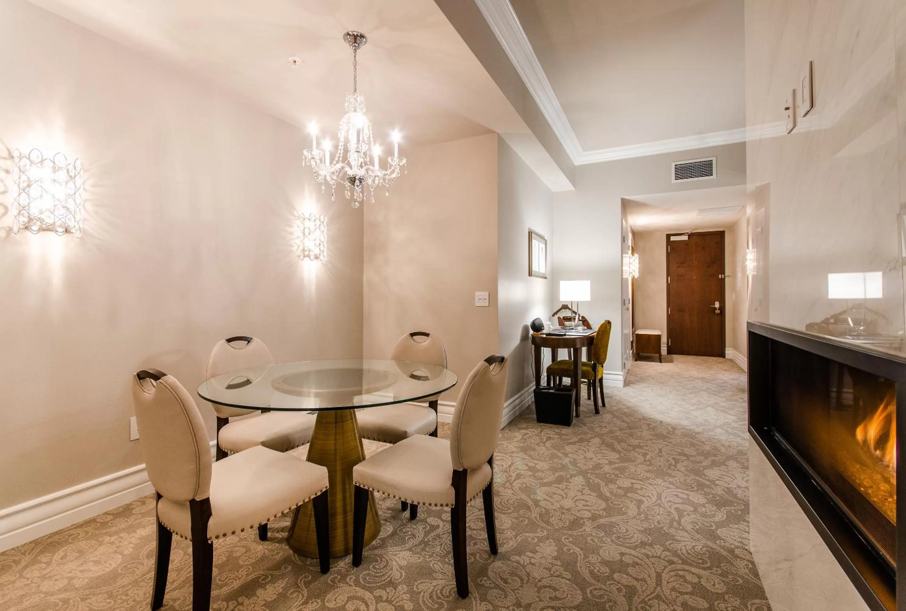 Seating area in Hôtel Birks Montréal