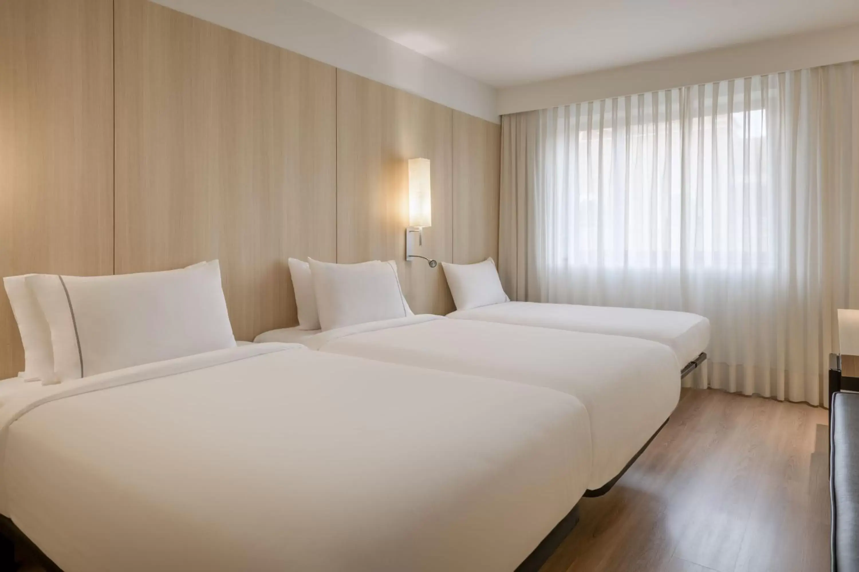 Photo of the whole room, Bed in AC Hotel Córdoba by Marriott