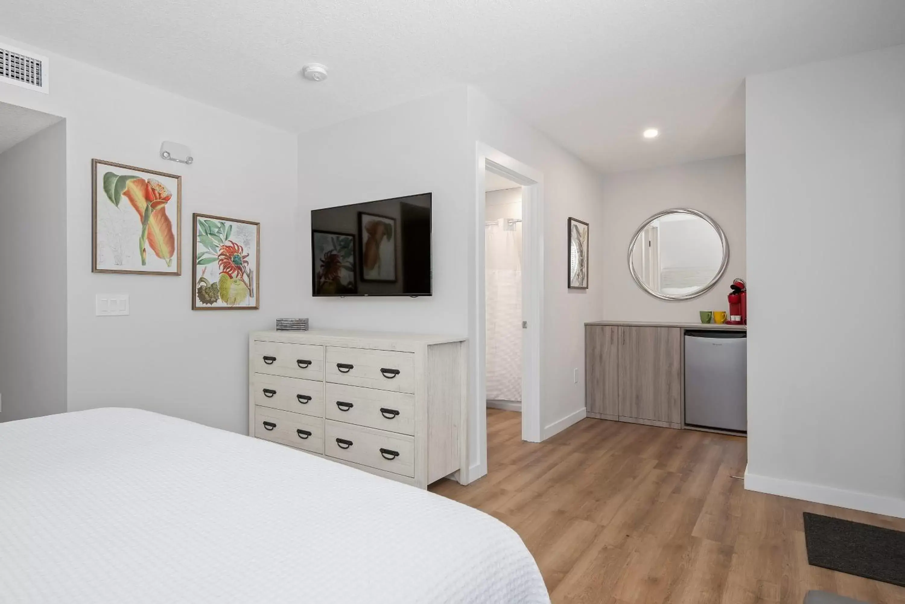 Deluxe King Room - single occupancy in Escape Coastal Resort on Casey Key Deluxe King Room - single occupancy in Escape Coastal Resort on Casey Key