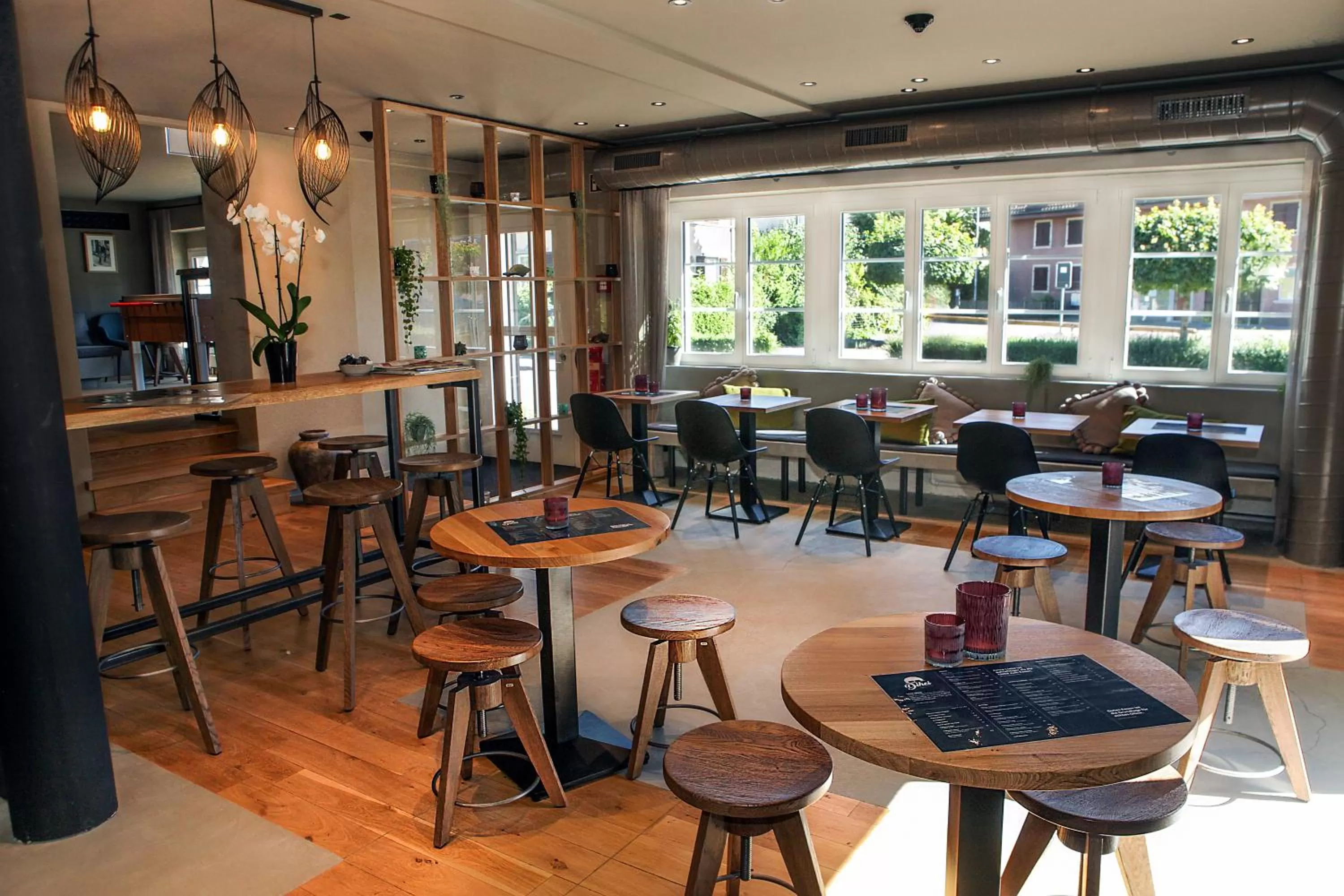 Restaurant/Places to Eat in Dihei - Hotel, Lounge, Bar