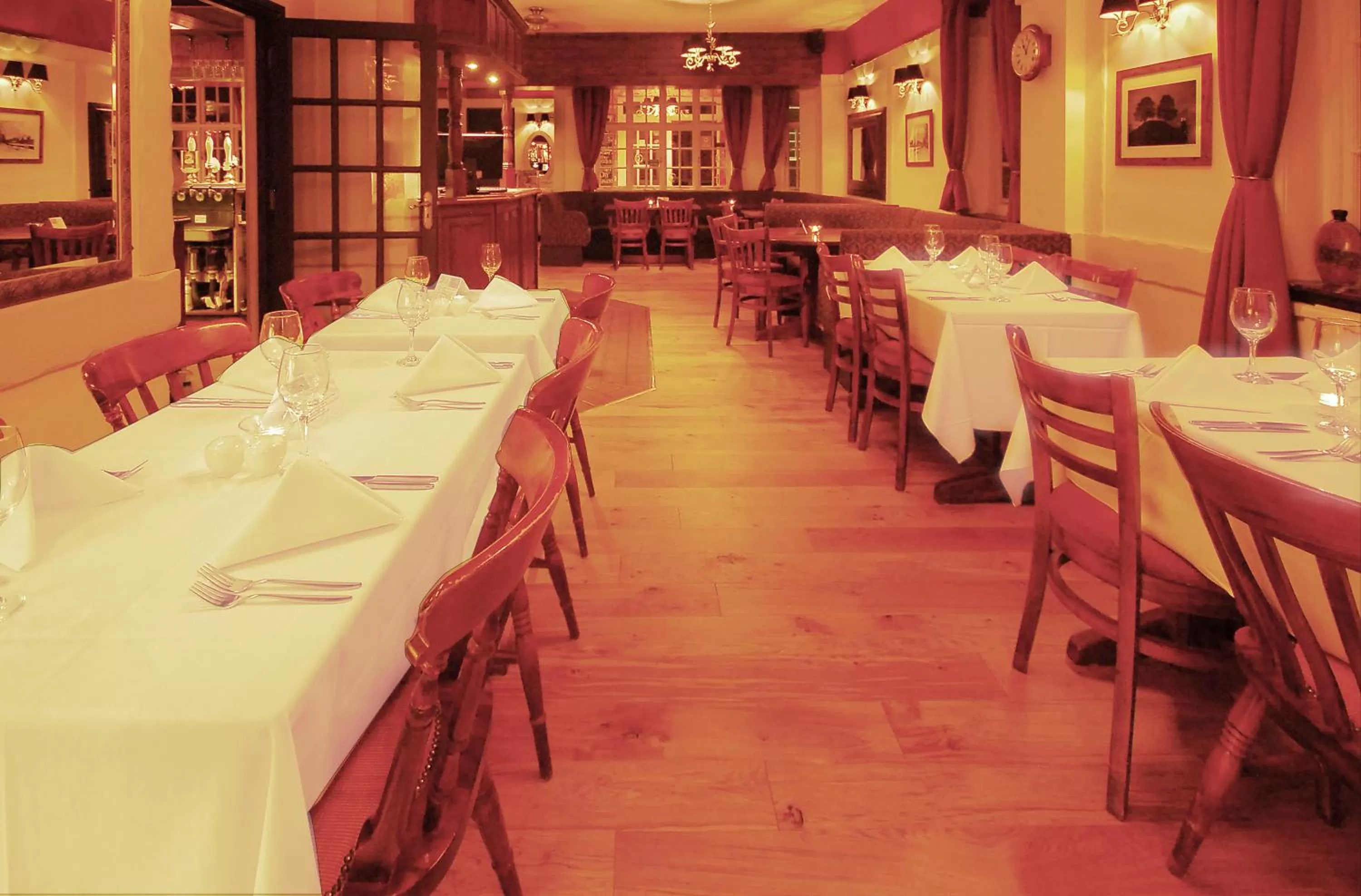 Restaurant/places to eat in Tree Hotel at Iffley