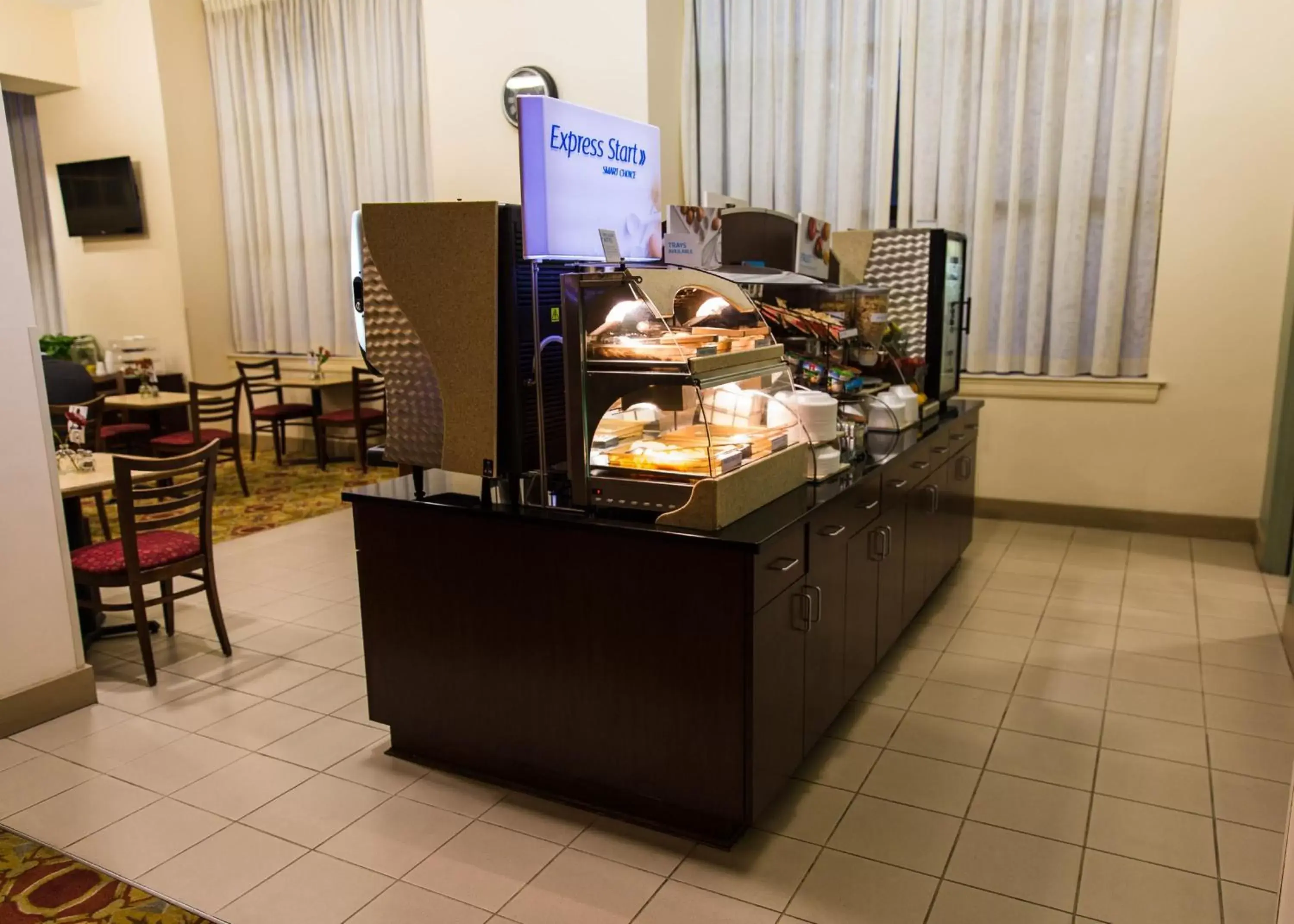 Restaurant/places to eat in Holiday Inn Express Baltimore-Downtown, an IHG Hotel