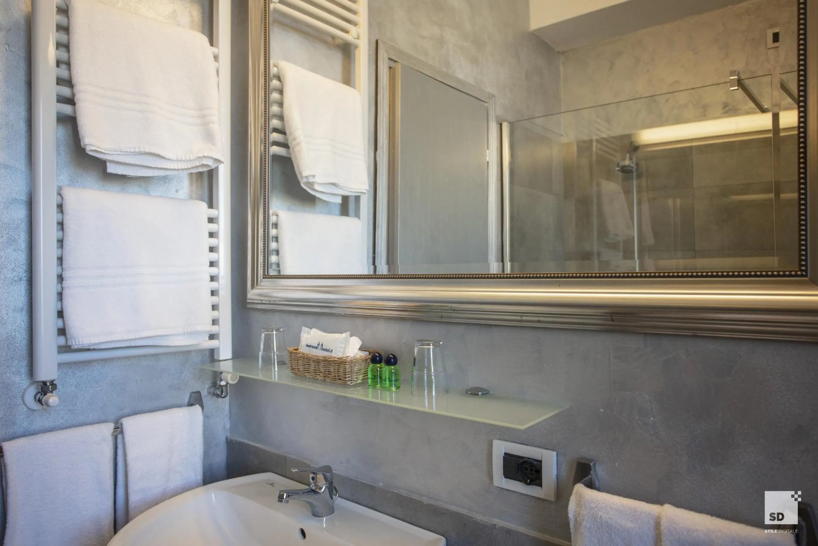 Shower in Admiral Hotel