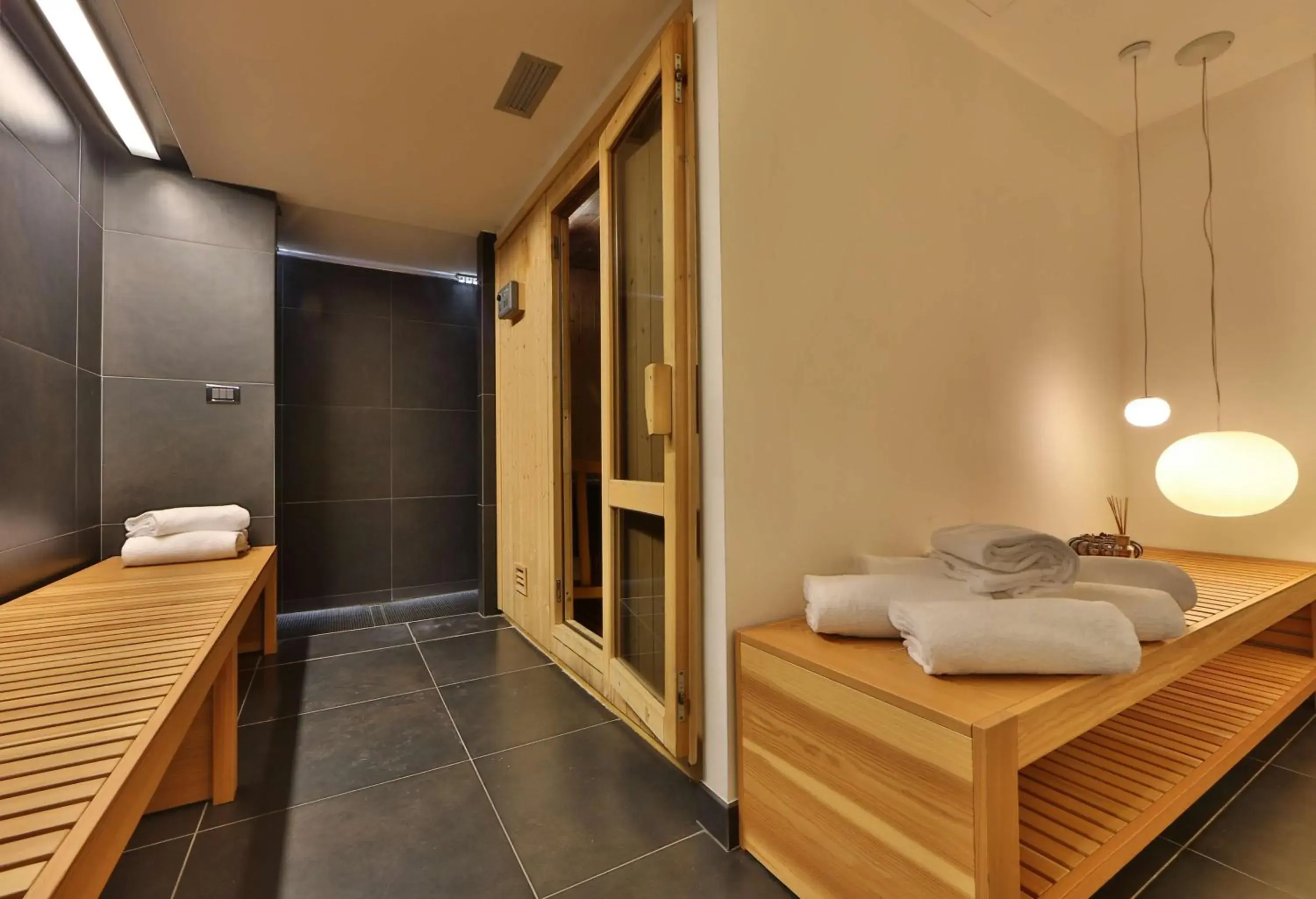 Fitness centre/facilities, Bathroom in Best Western Hotel Cappello d'Oro