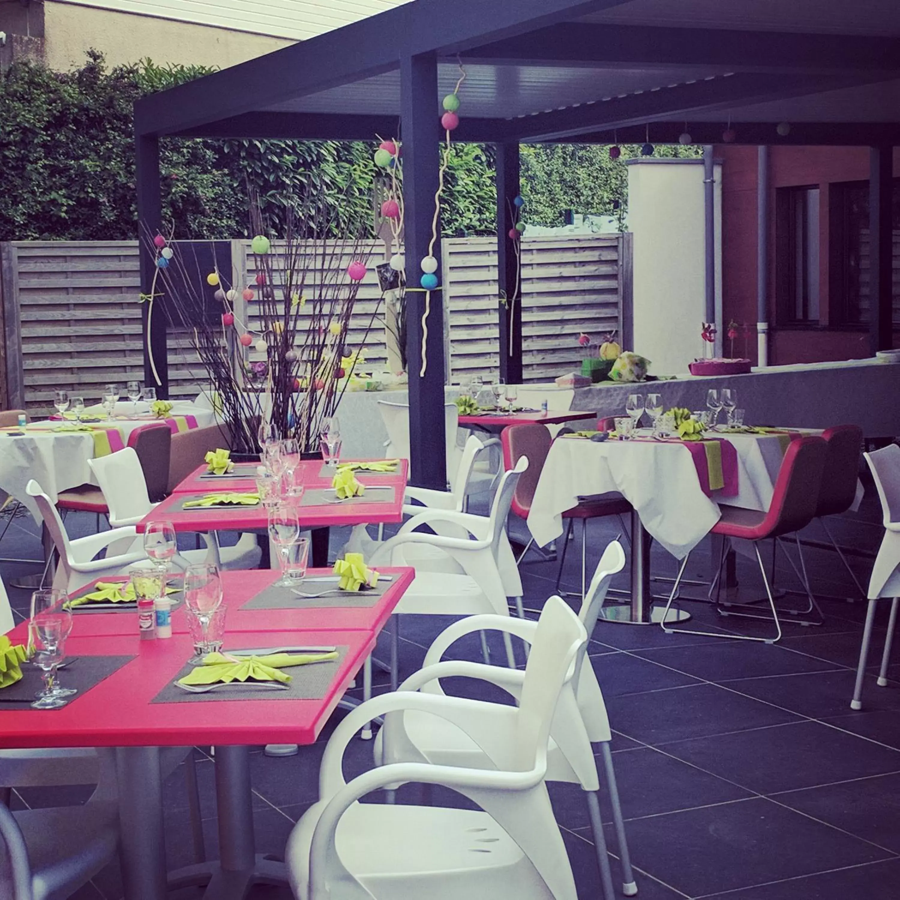 Balcony/Terrace, Restaurant/Places to Eat in ibis Rennes Beaulieu