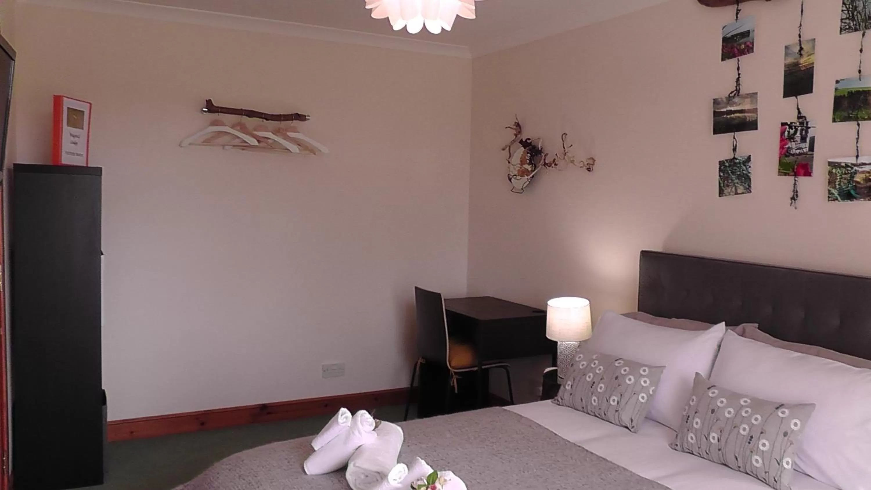 Decorative detail, Bed in Wagtail Lodge