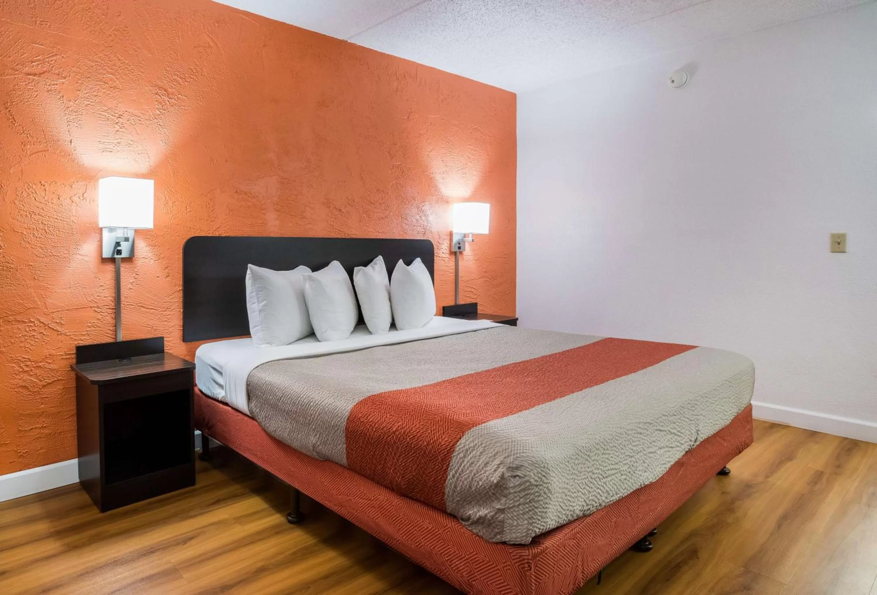 Bedroom, Bed in Motel 6-Prospect Heights, IL