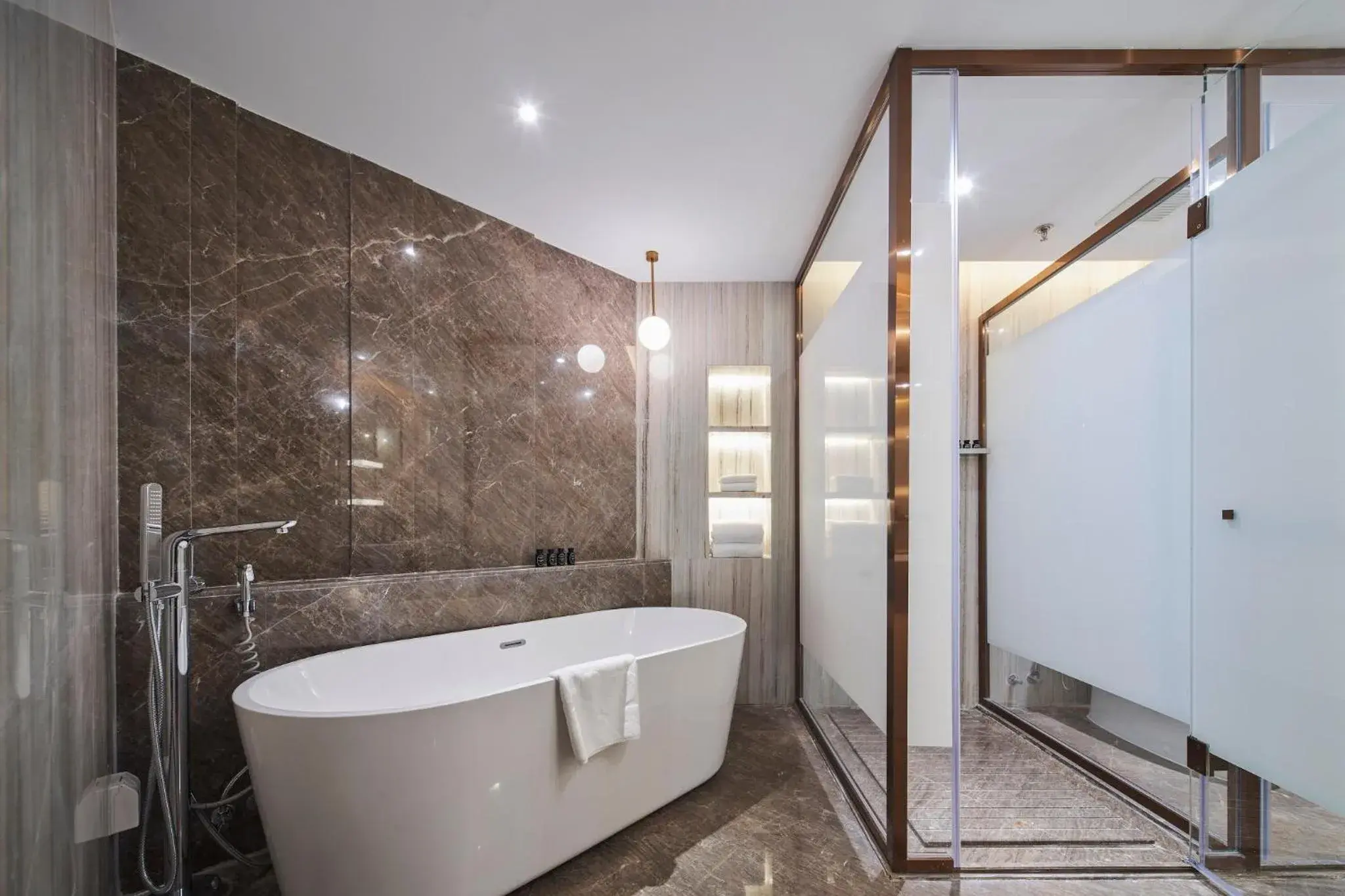 Bathroom in Howard Johnson Paragon Hotel Beijing