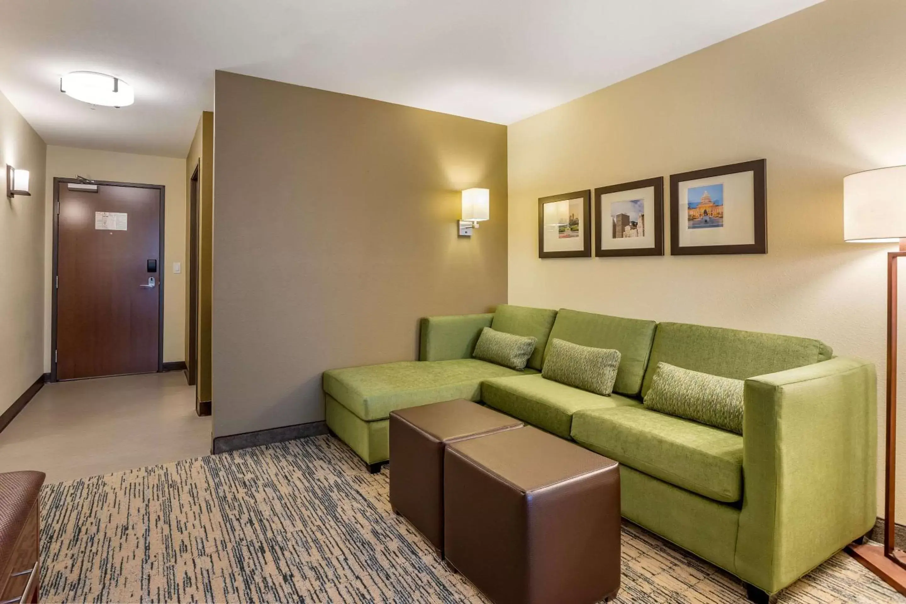 Photo of the whole room, Seating Area in Comfort Inn & Suites West Des Moines