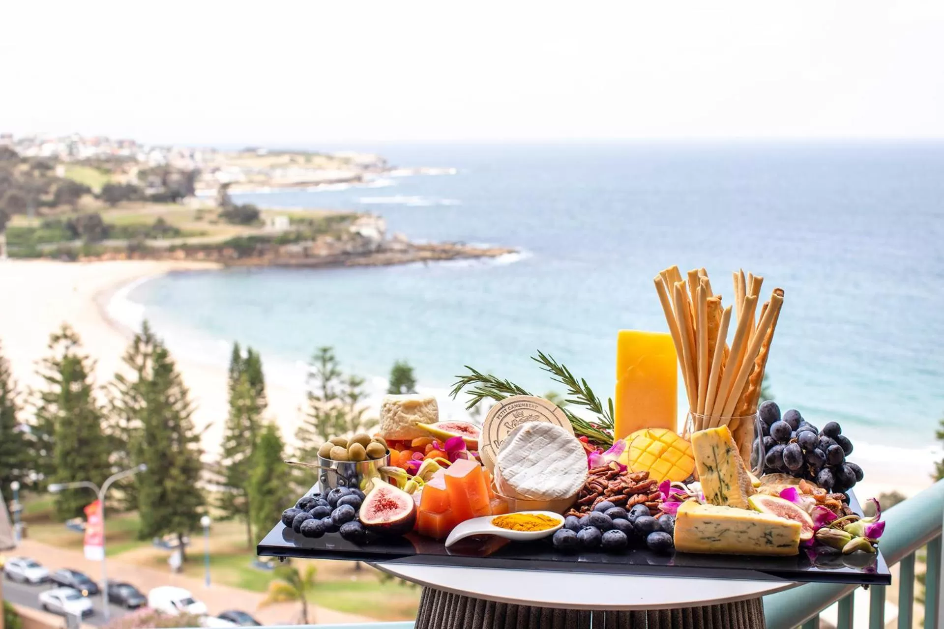 Food and drinks in Crowne Plaza Sydney Coogee Beach by IHG