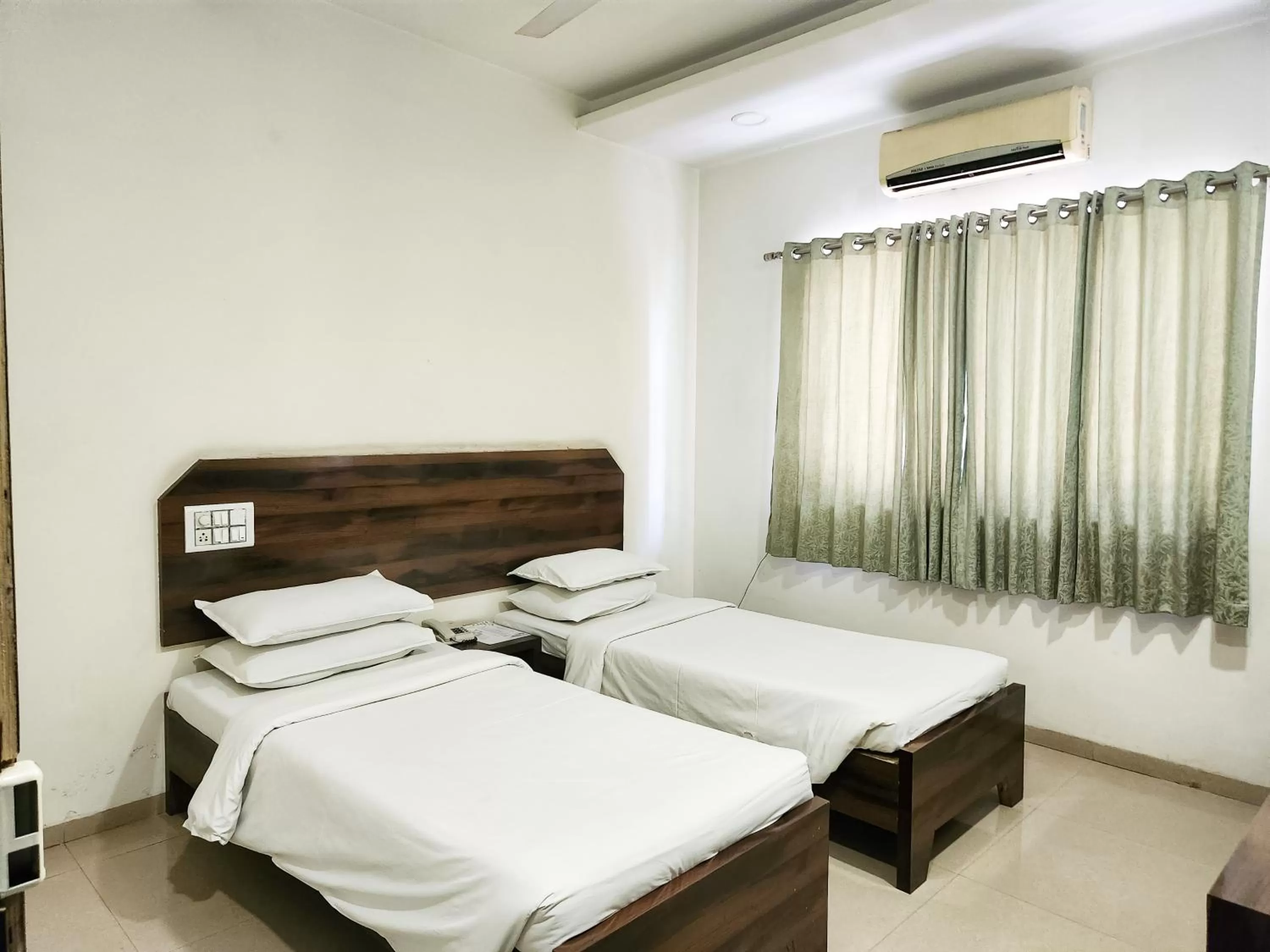 Bed in Hotel Rajwada Aurangabad