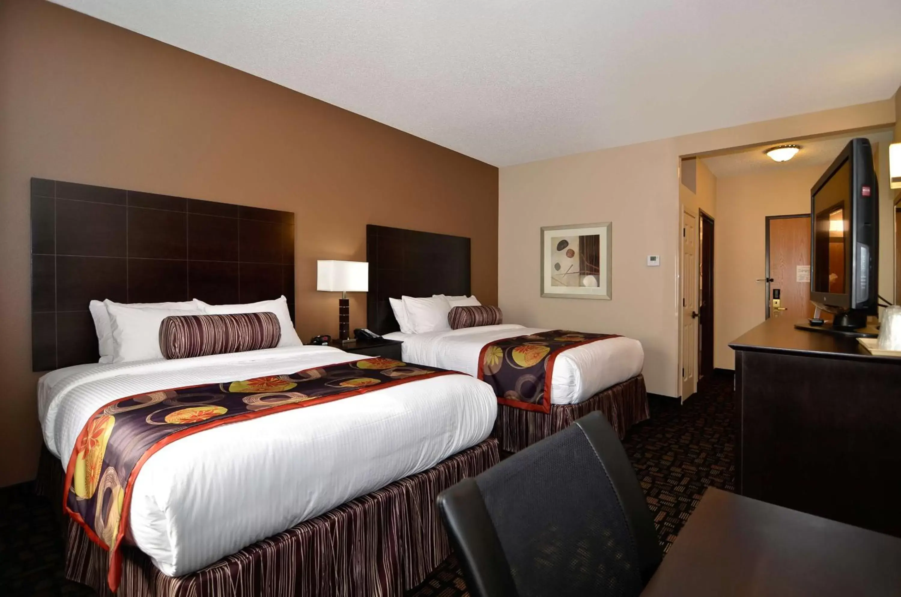 Photo of the whole room, Bed in Best Western Plover-Stevens Point Hotel & Conference Center