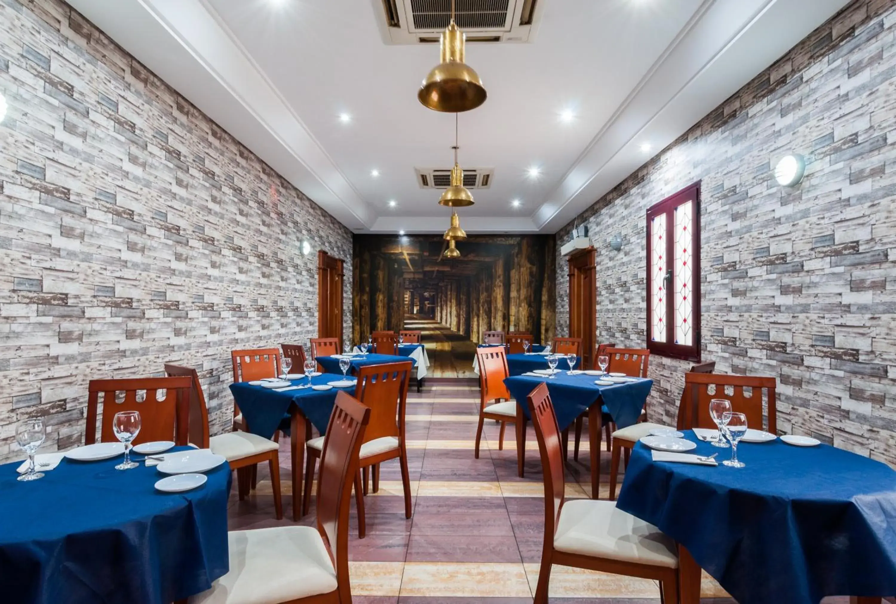 Restaurant/places to eat in Hotel Victoria Restaurant/places to eat in Hotel Victoria