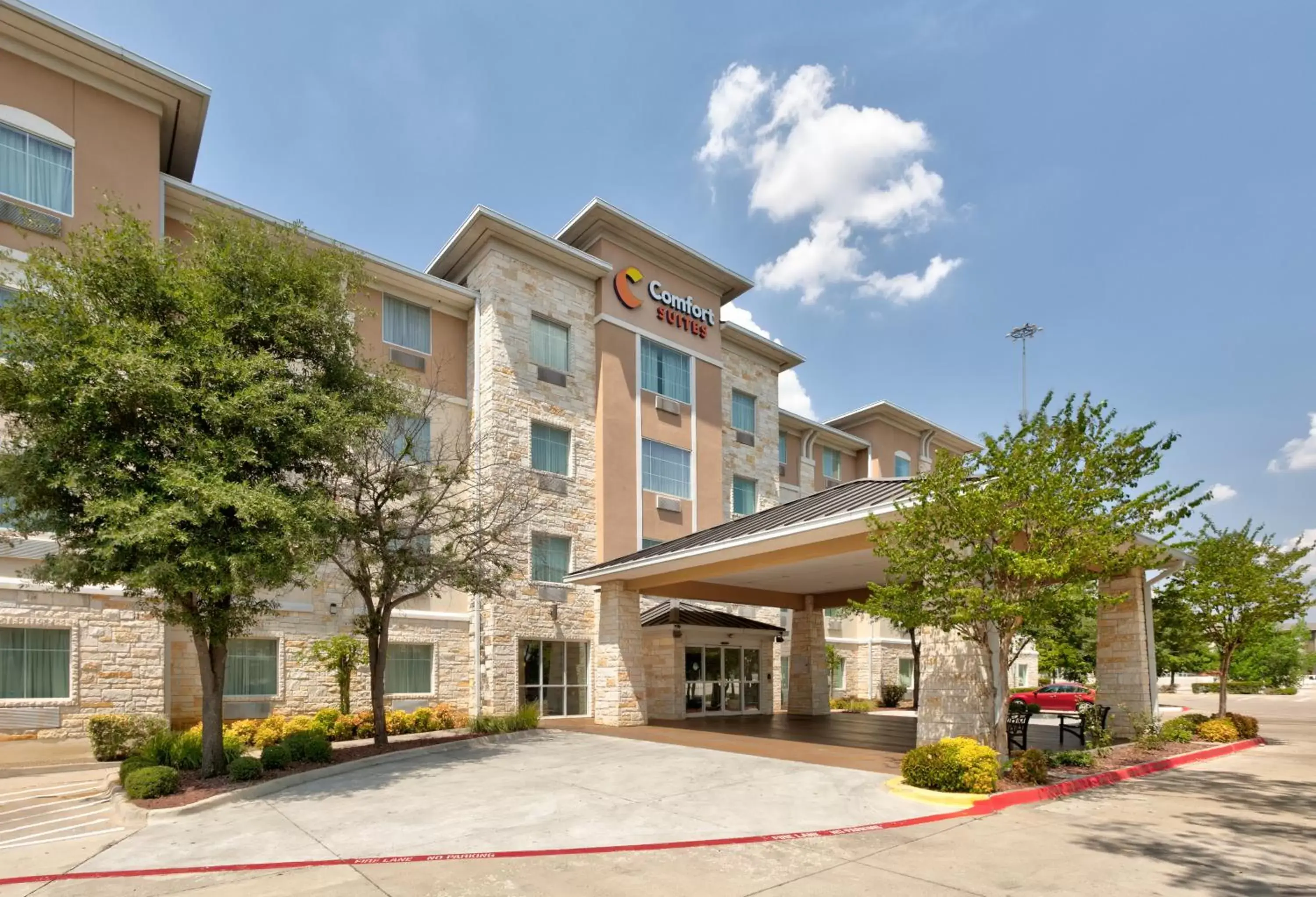 Property building in Comfort Suites Arlington - Entertainment District Property building in Comfort Suites Arlington - Entertainment District