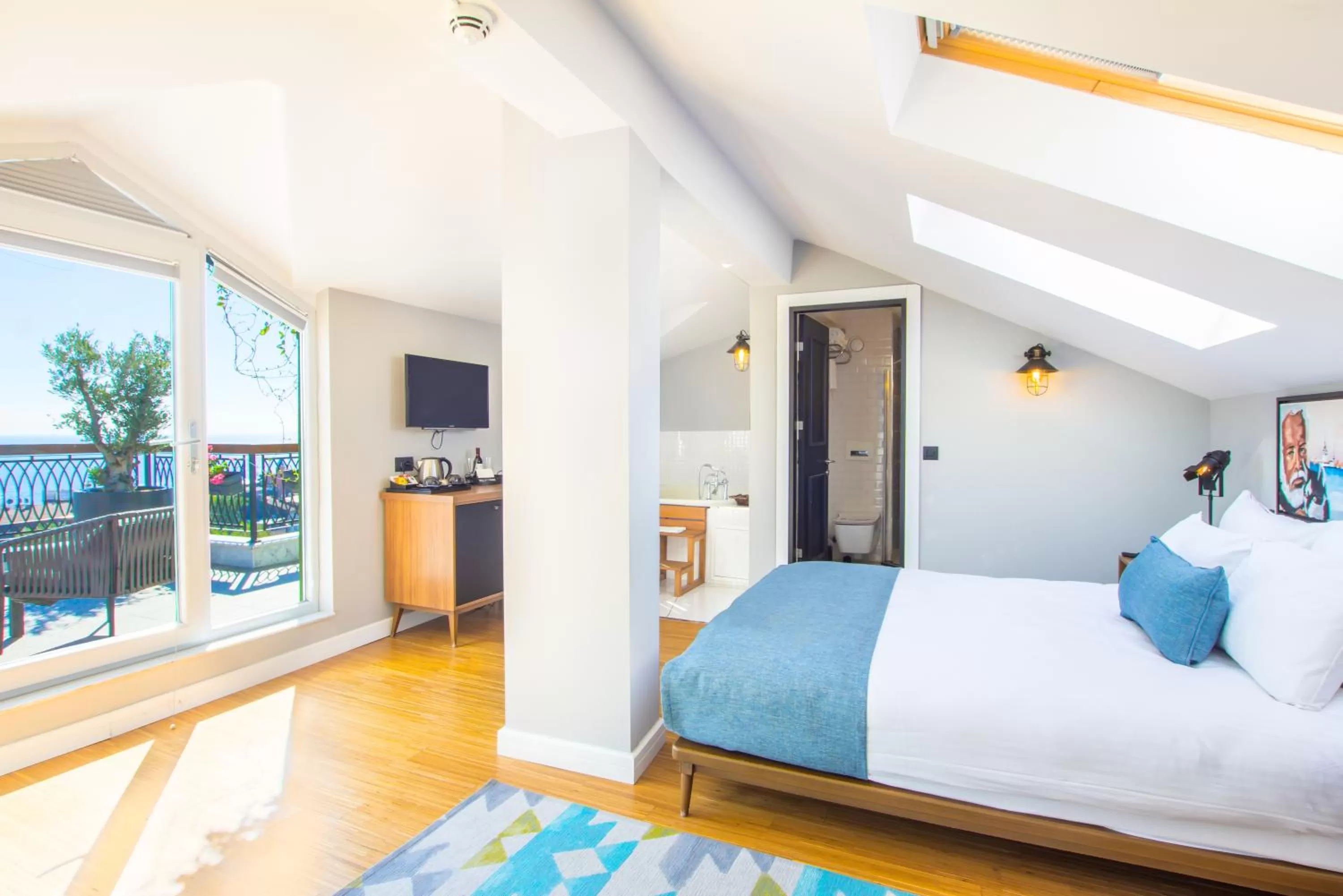 View (from property/room), Bed in Hotel Poem