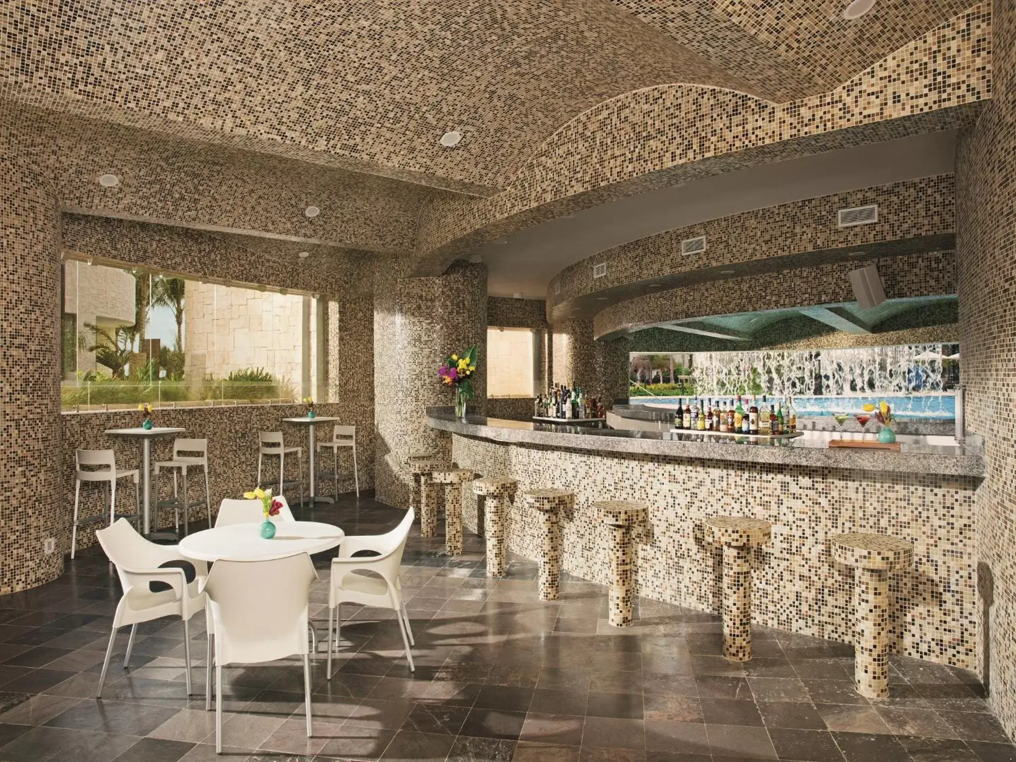 Staff, Lounge/Bar in Dreams Playa Mujeres Golf & Spa Resort - All Inclusive