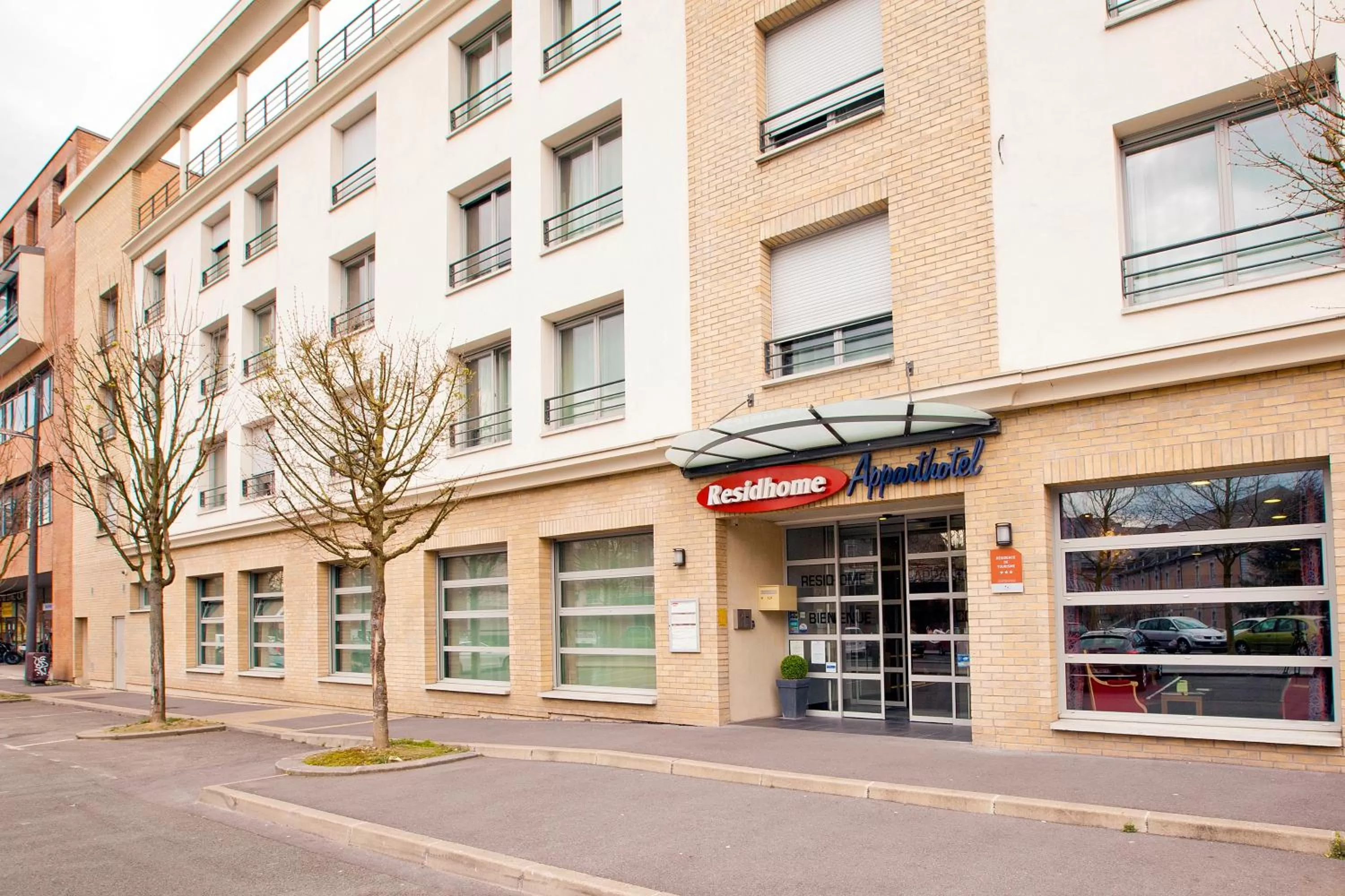 Facade/entrance in Residhome du Théâtre