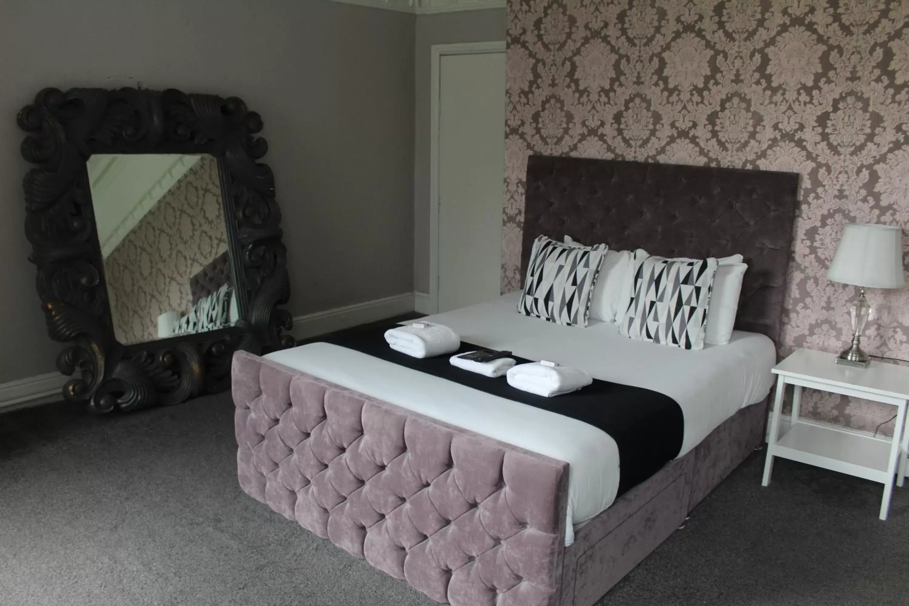Bed in The Mitre Hotel
