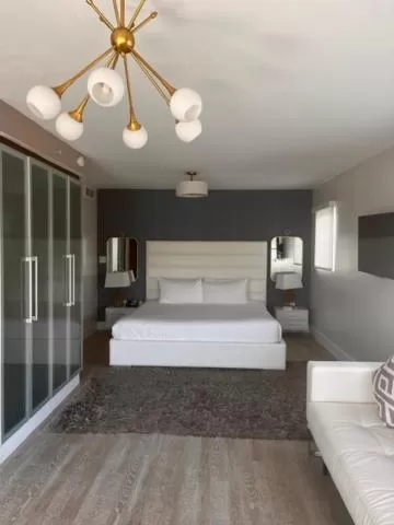 Bedroom, Bed in Suites at The Strand on Ocean Drive