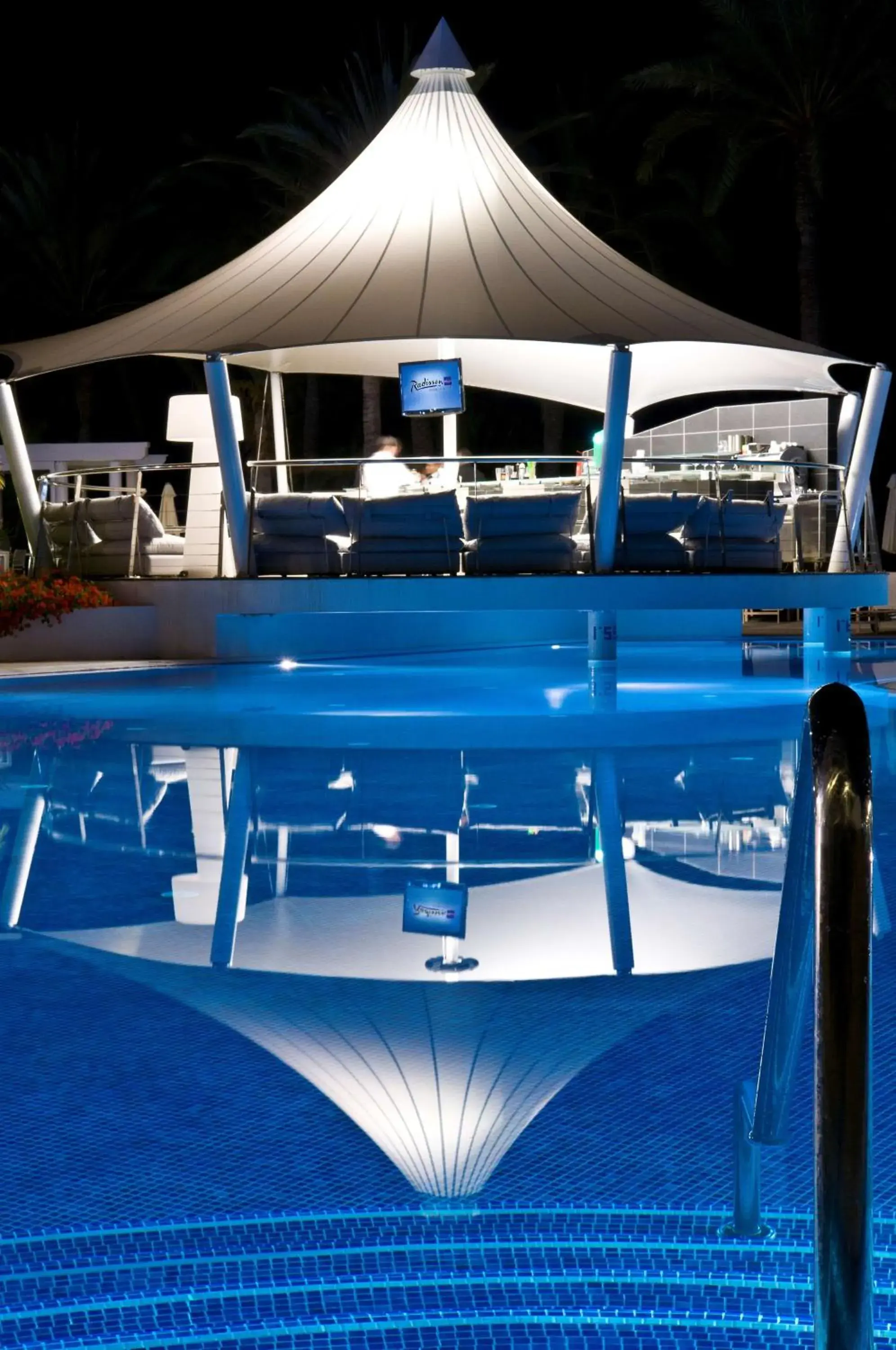 Lounge or bar, Swimming Pool in Radisson Blu Resort Gran Canaria
