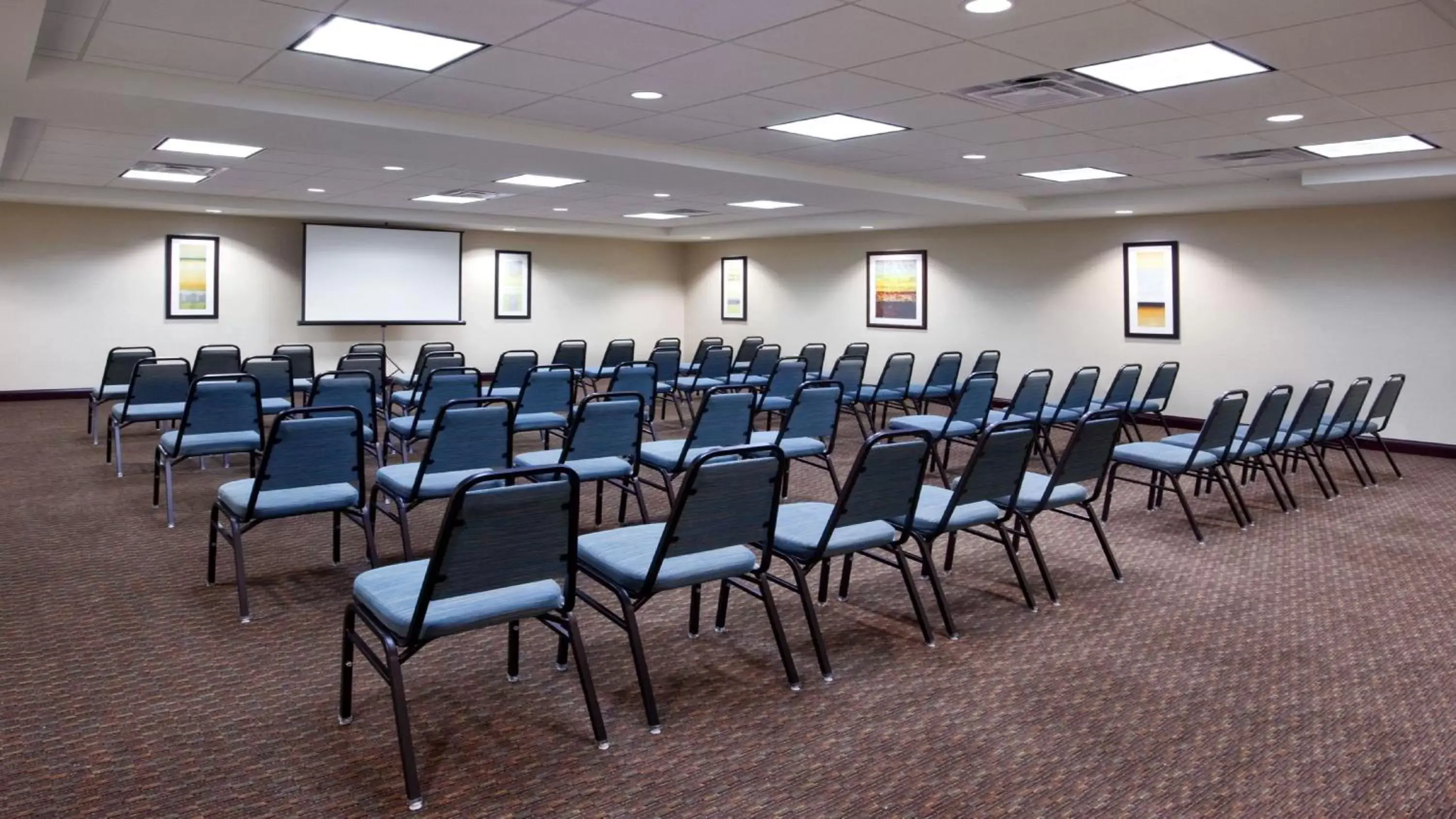 Meeting/conference room in Holiday Inn Express & Suites Zanesville North, an IHG Hotel