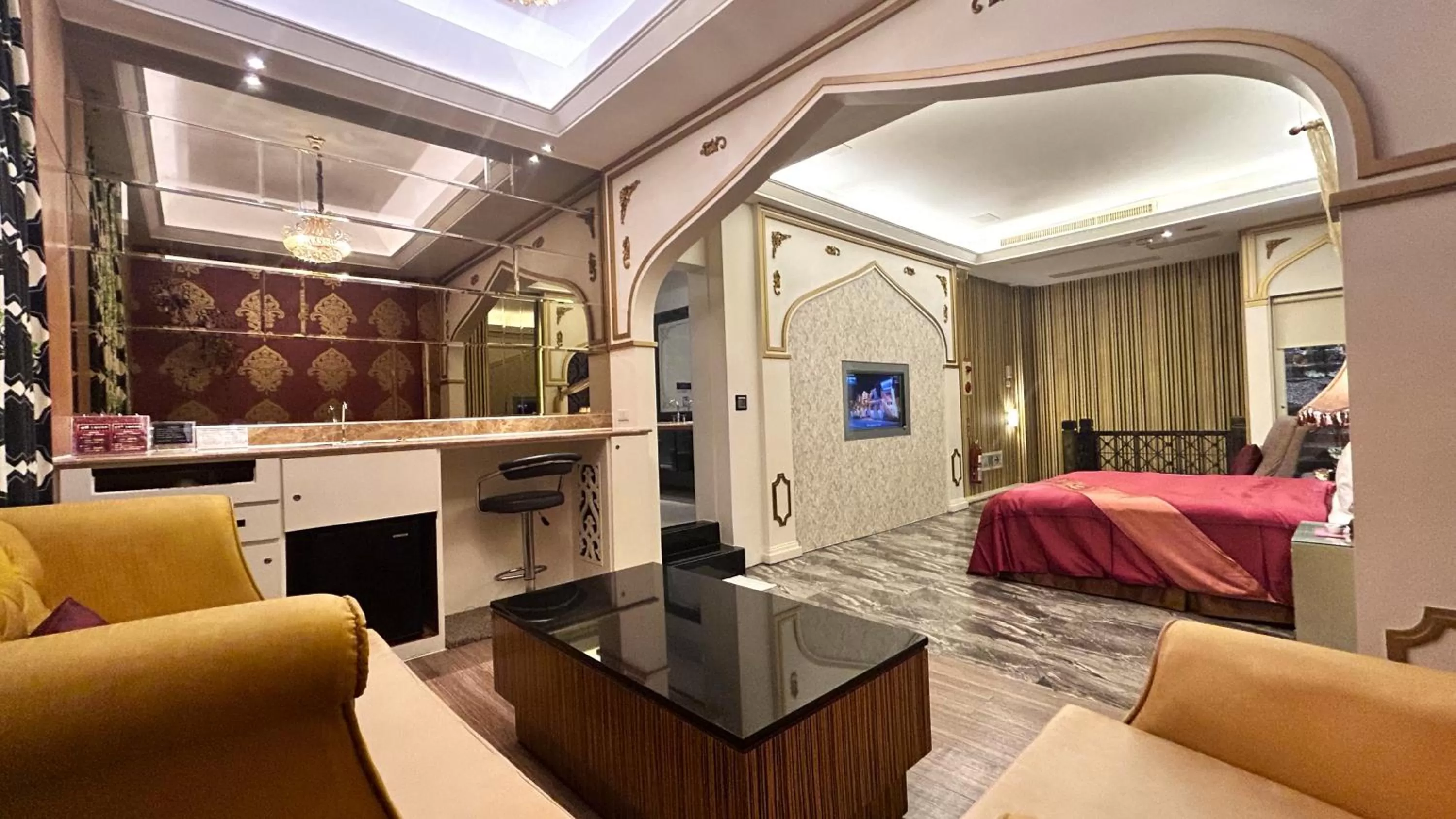 Photo of the whole room, Bed in Shining Motel