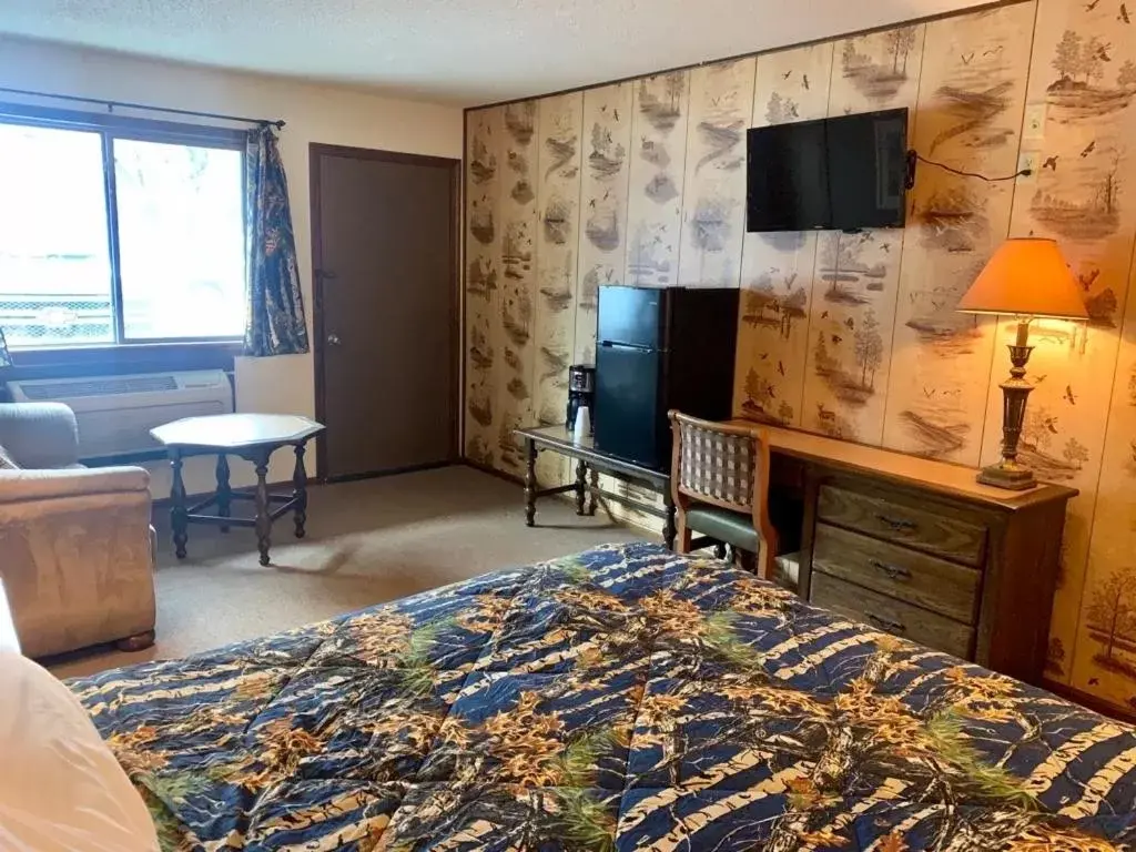 Bed, TV/Entertainment Center in Hidden Lake Resort