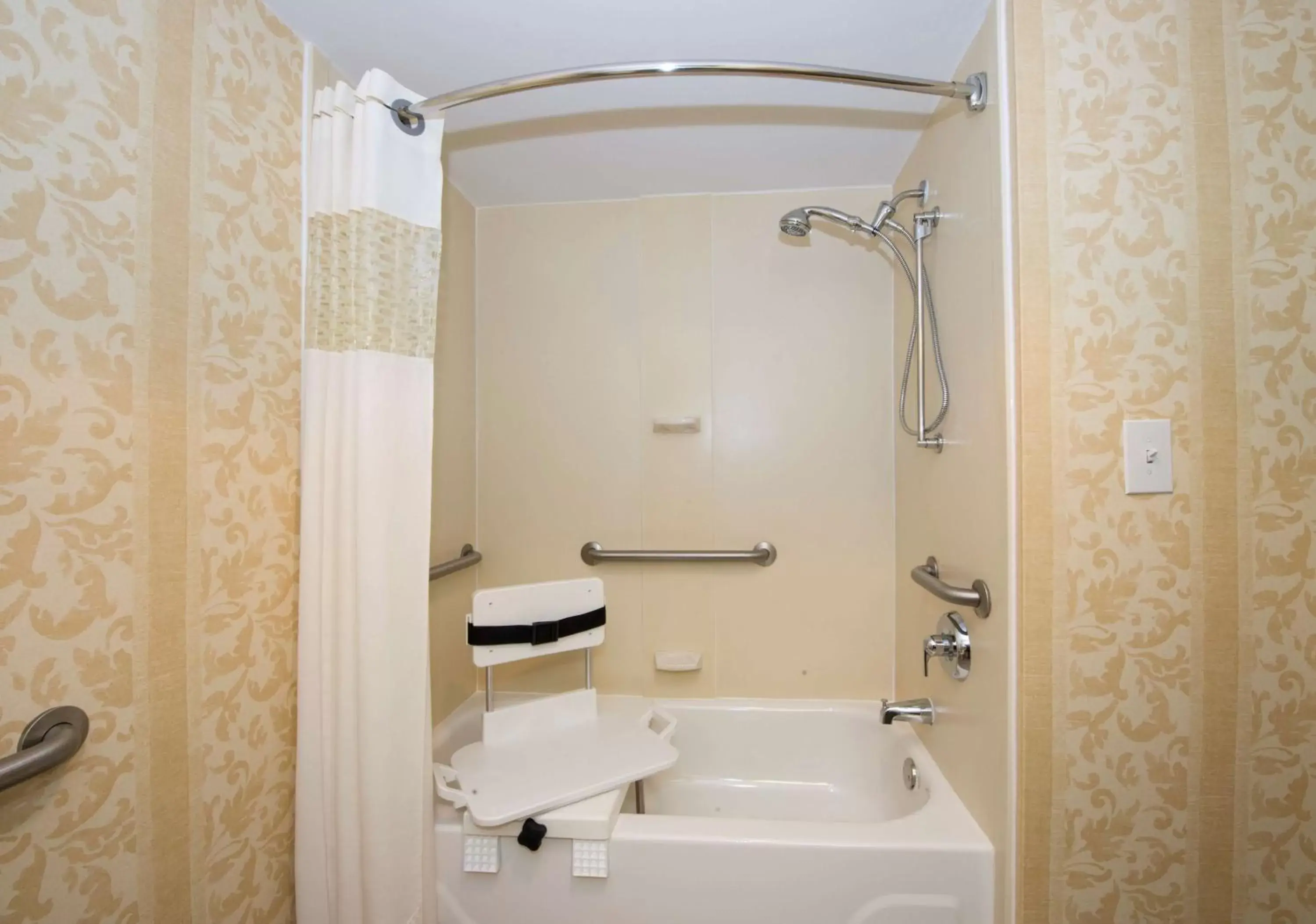 Bathroom in Hampton Inn & Suites-Atlanta Airport North-I-85
