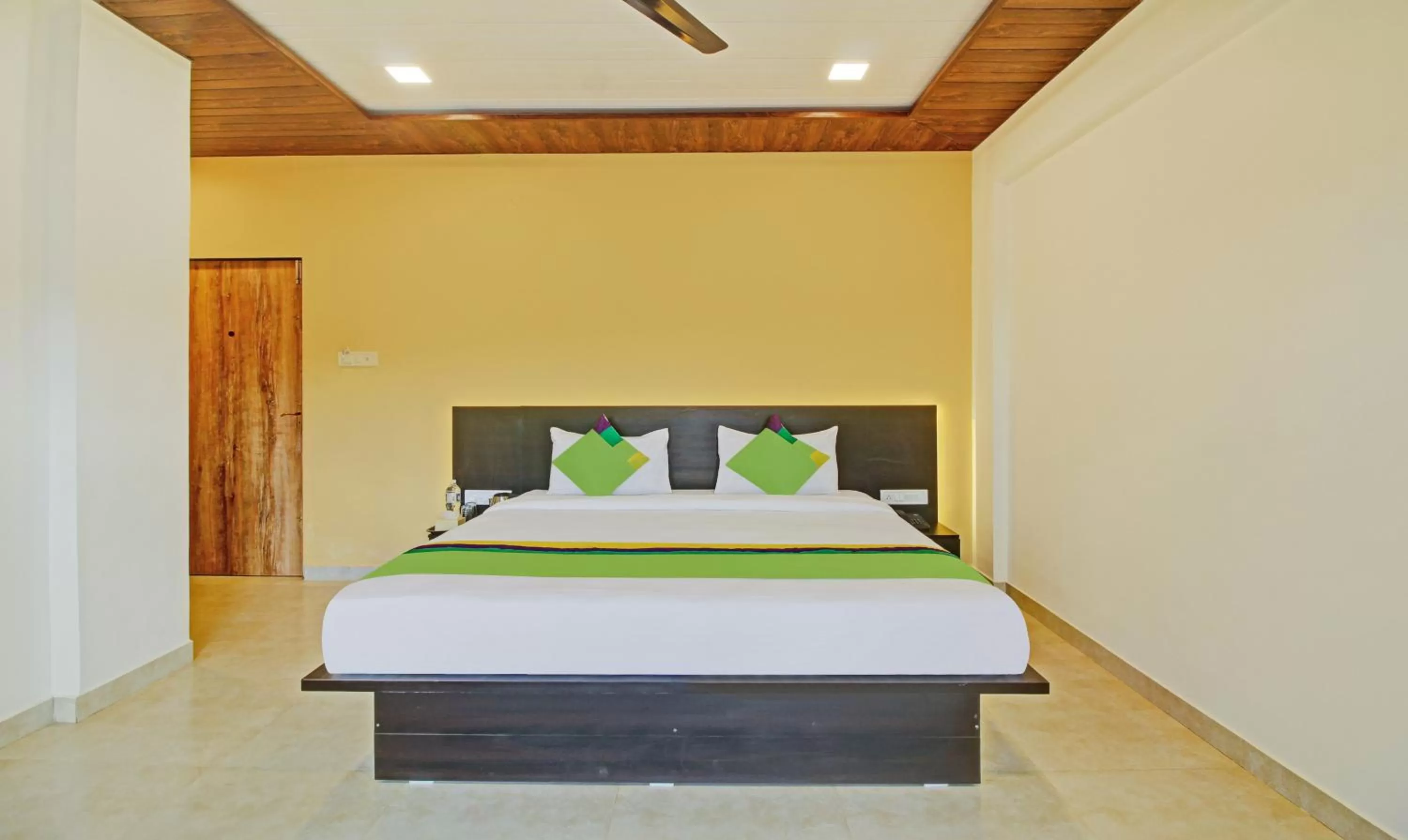 Bed in Treebo Trend Raaya Regency